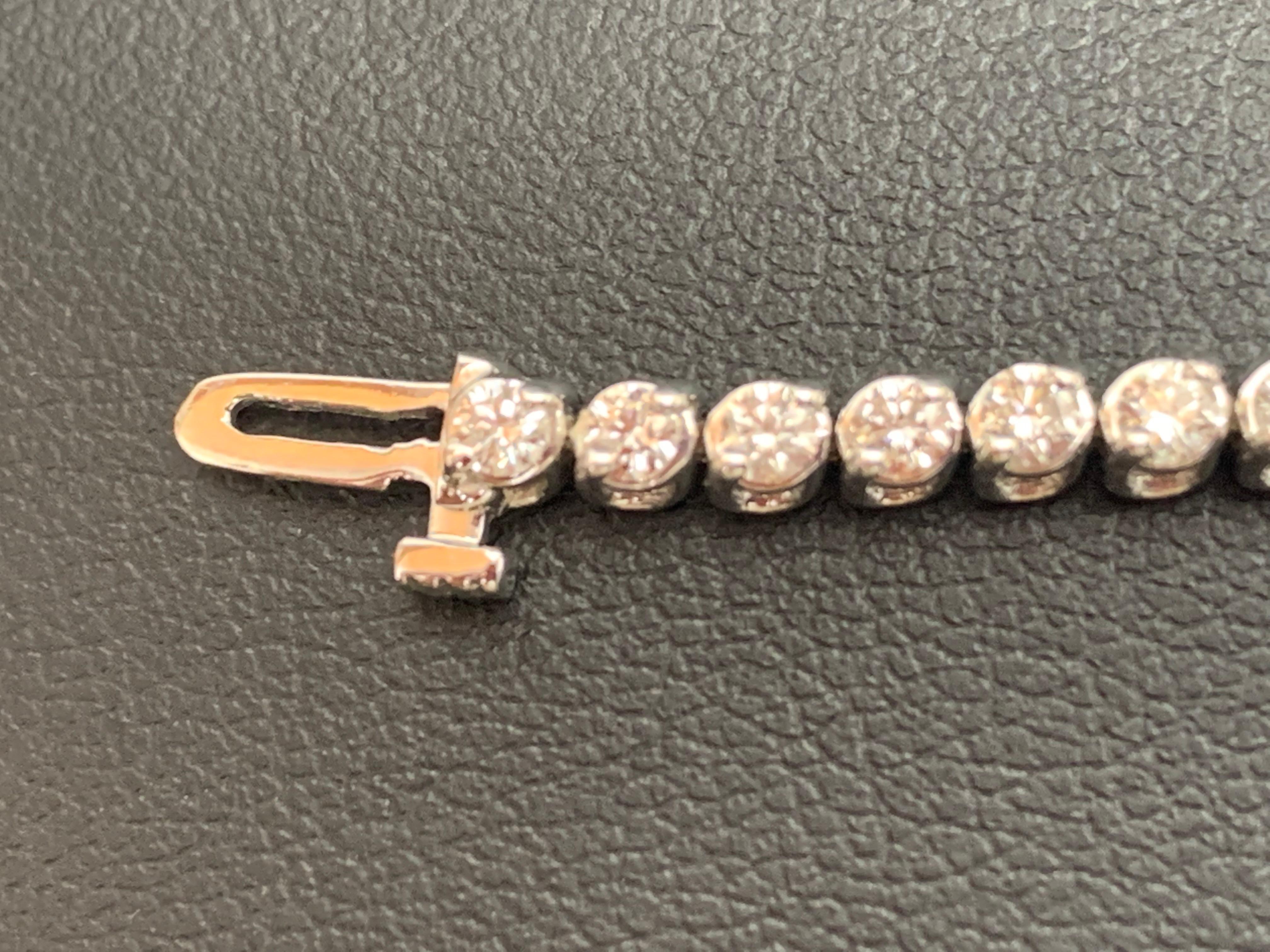 2.92 Carat Round Cut Diamond Tennis Bracelet in 14K White Gold In New Condition For Sale In NEW YORK, NY