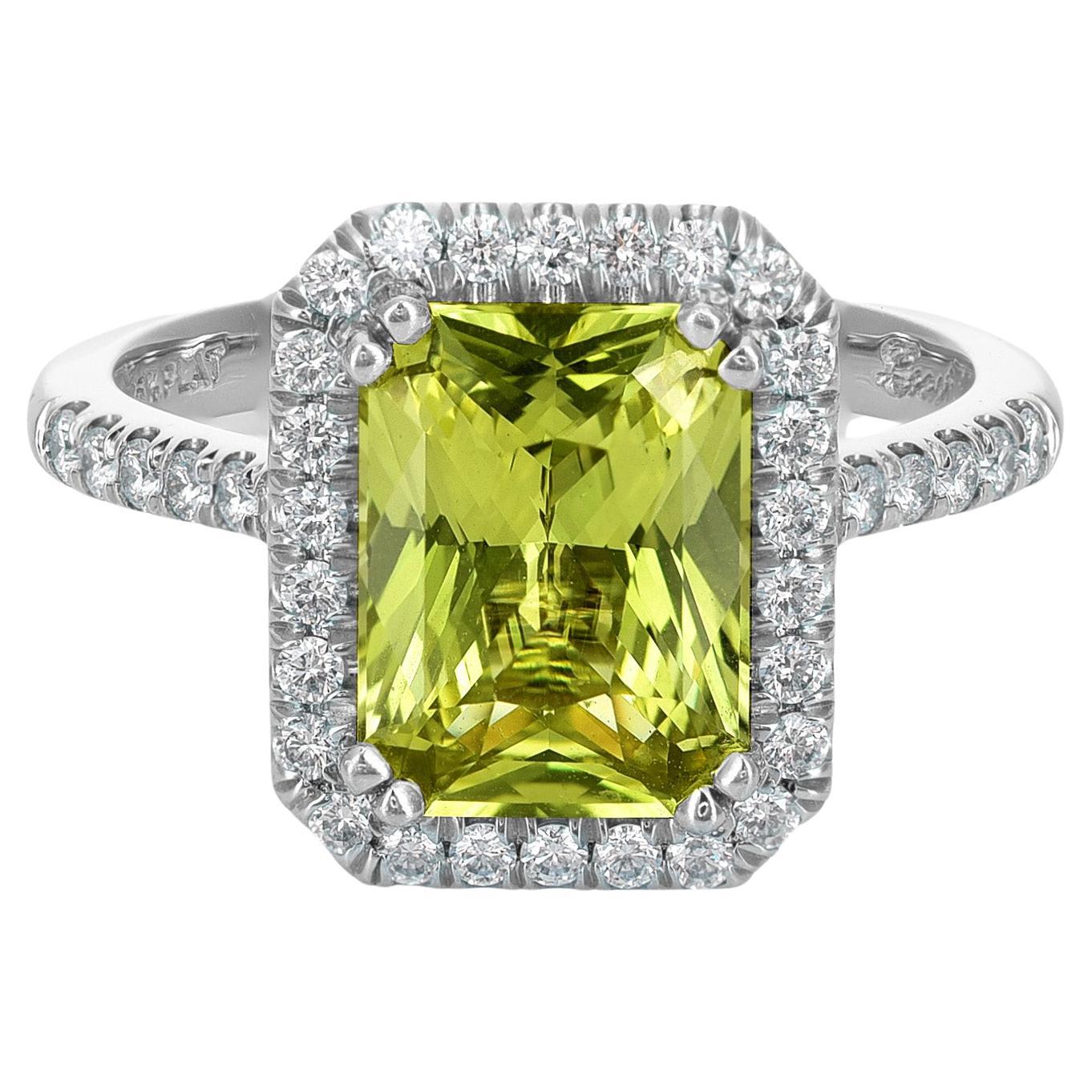Natural Yellow Chrysoberyl Stone 2.92 carats set in Platinum Ring with Diamonds For Sale