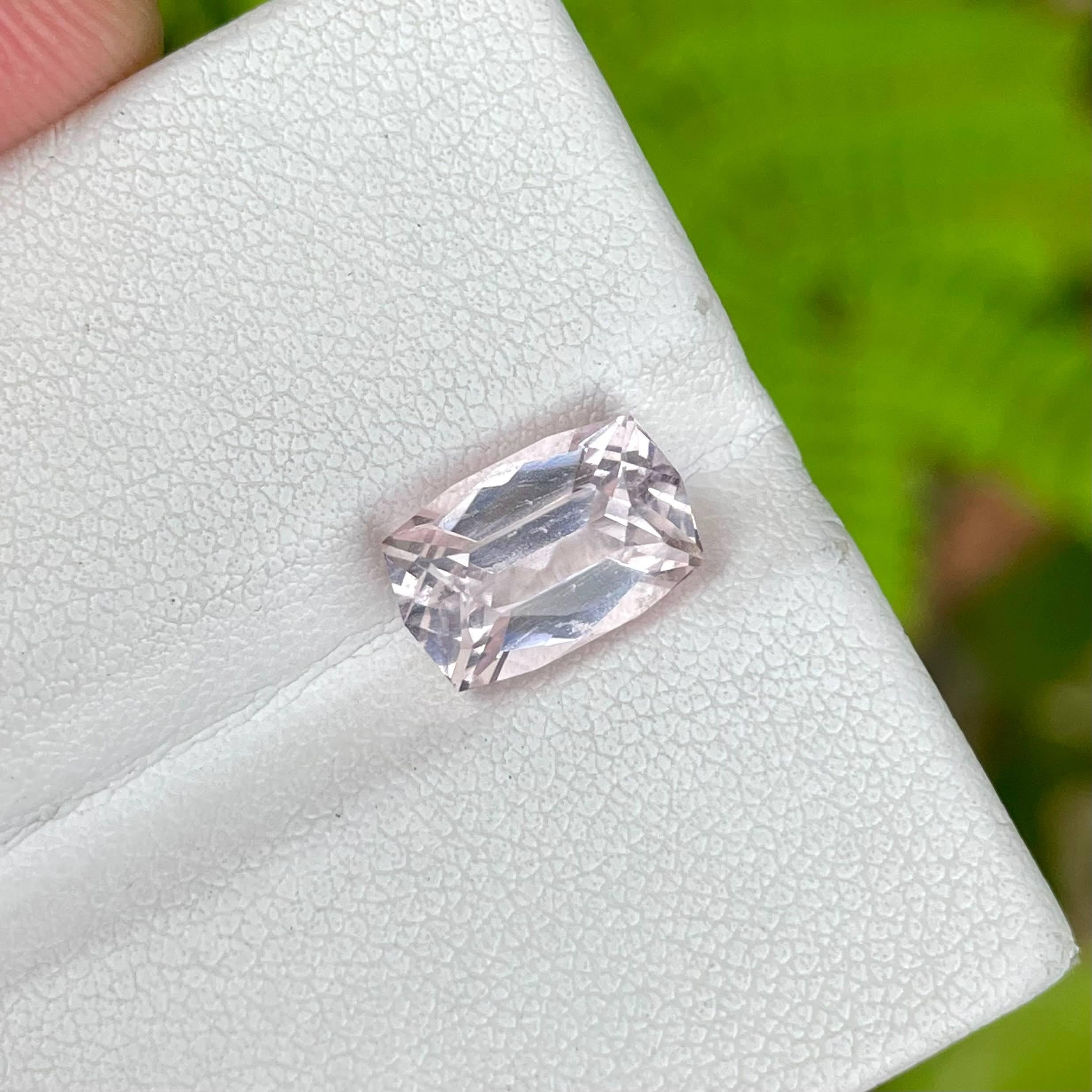 2,92 Karat rosa Morganit Stein benutzerdefinierte Präzisionsschliff nigerianischen Edelstein (Kissenschliff) im Angebot