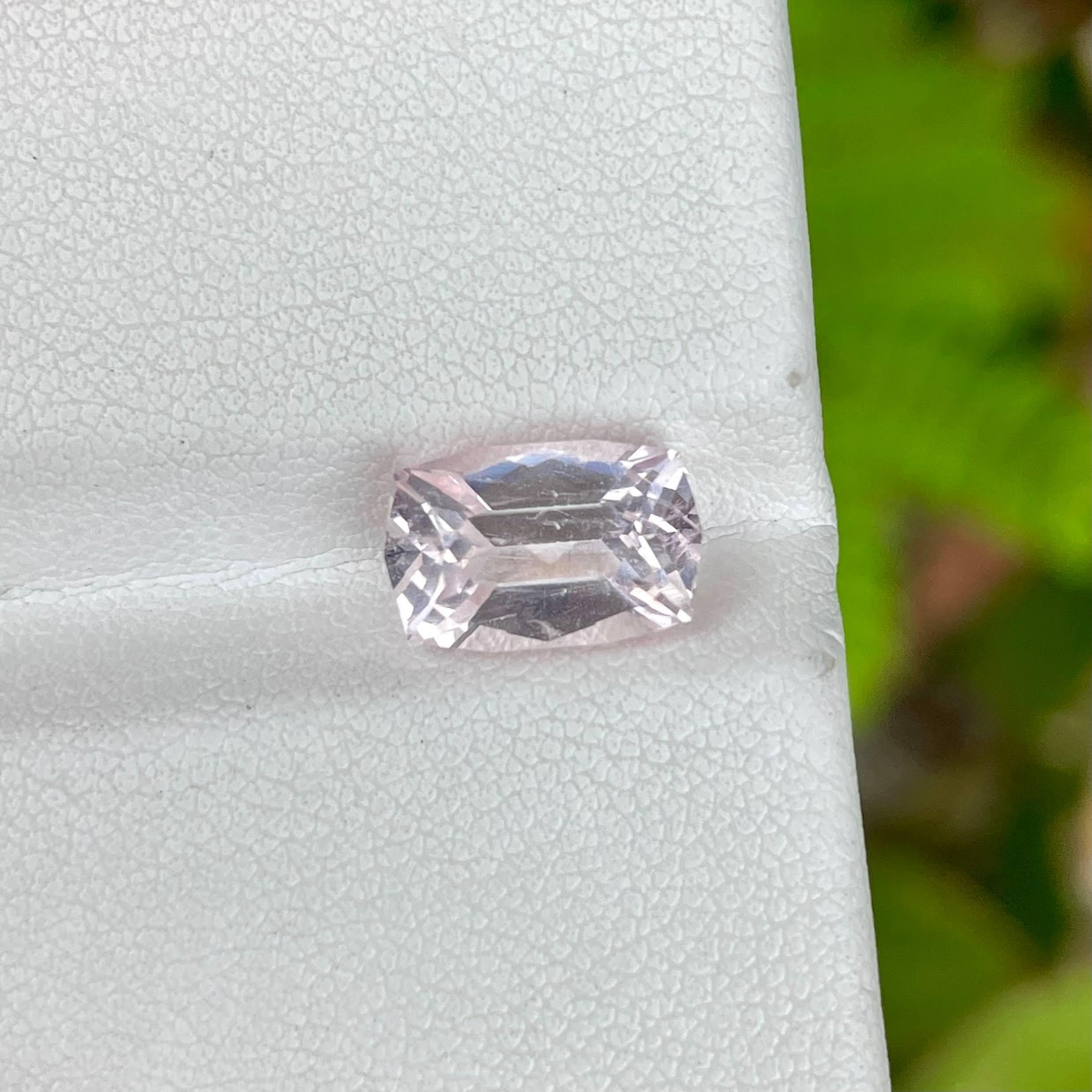 2,92 Karat rosa Morganit Stein benutzerdefinierte Präzisionsschliff nigerianischen Edelstein im Zustand „Neu“ im Angebot in Bangkok, TH