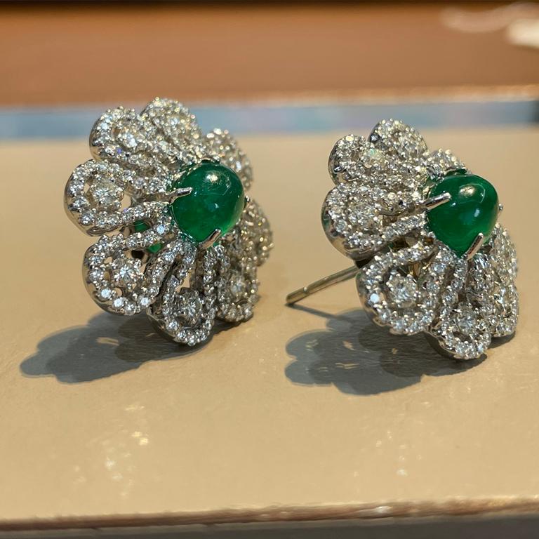 Pendiente con tachuelas de diamantes y cabujón de esmeralda de Zambia de 2,92 quilates en venta 5