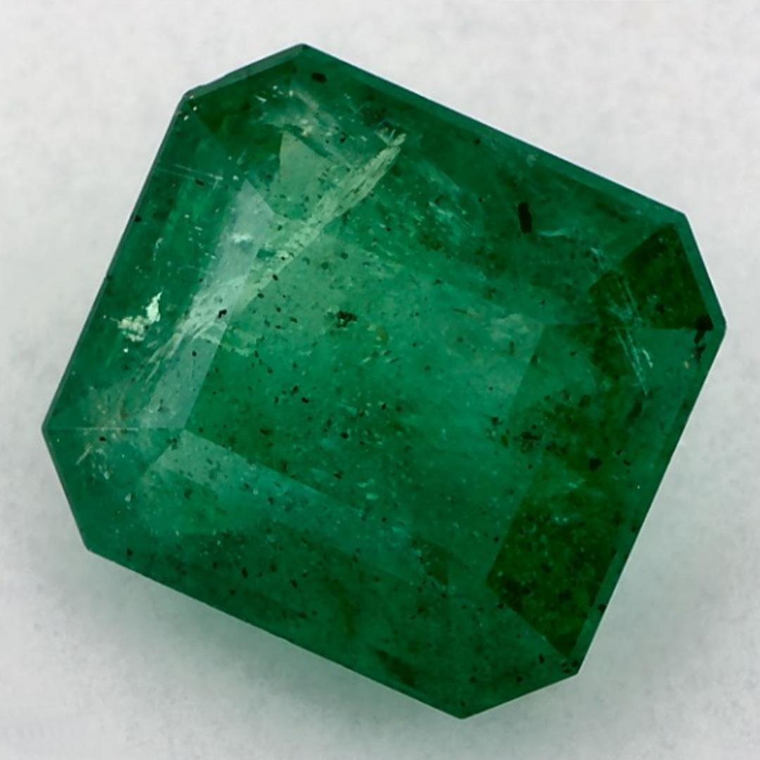 Con un vibrante tono verde, la piedra de nacimiento de mayo es un símbolo del renovado crecimiento primaveral. 

Explora la vibrante colección de esmeraldas, rubíes y zafiros de nuestra tienda, disponibles como gemas sueltas y combinadas con nuestra