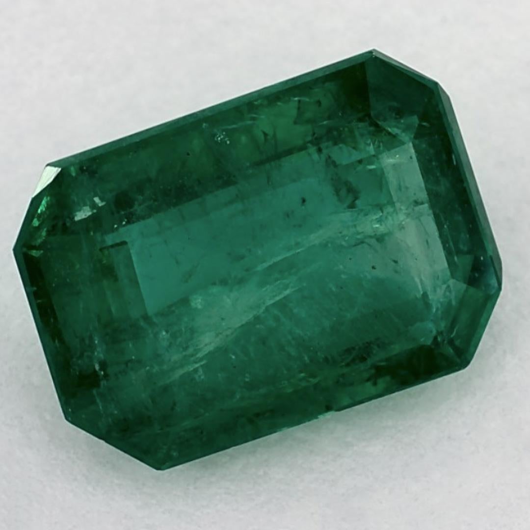 Con un vibrante tono verde, la piedra de nacimiento de mayo es un símbolo del renovado crecimiento primaveral. 

Explora la vibrante colección de esmeraldas, rubíes y zafiros de nuestra tienda, disponibles como gemas sueltas y combinadas con nuestra