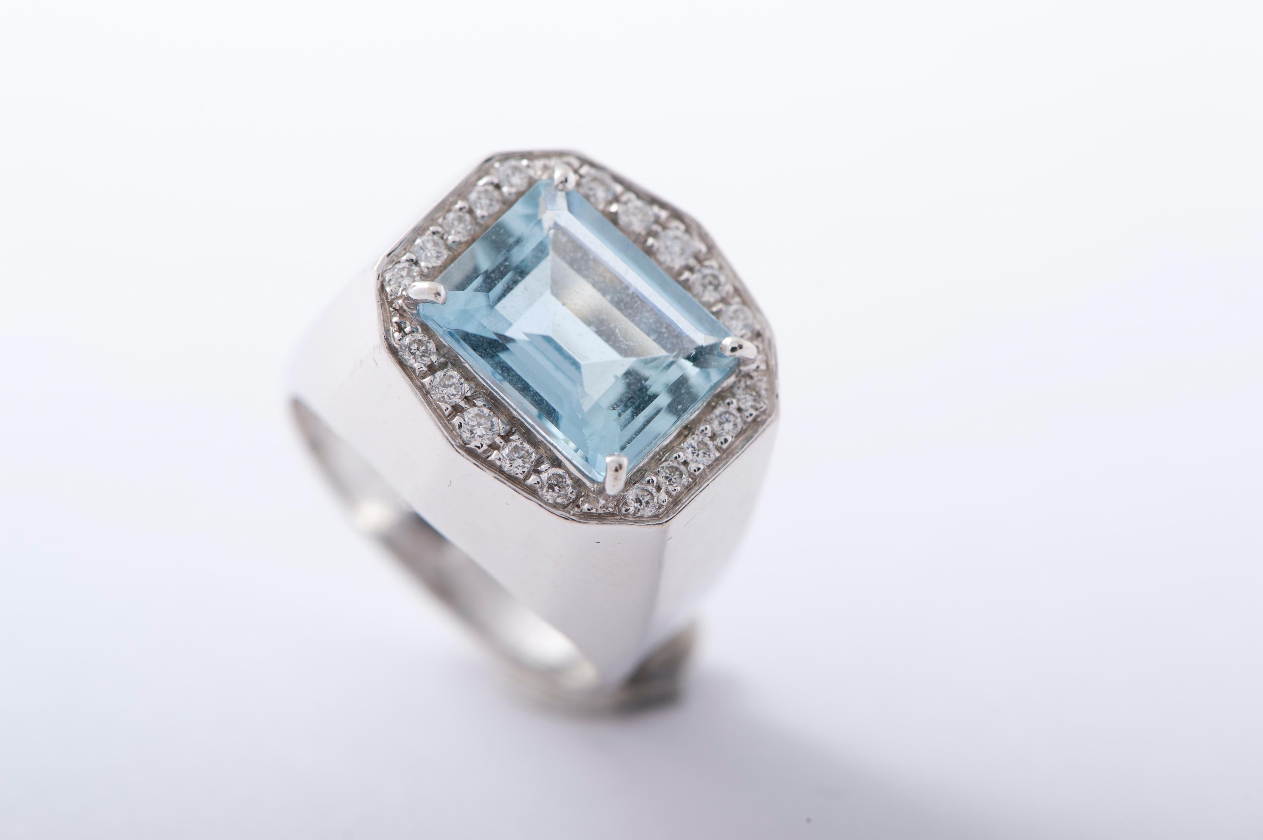 Women's 2.92 Karat Aquamarine Emerald Cut 0.21 Karats Diamonds 18 Karats White Gold Ring For Sale