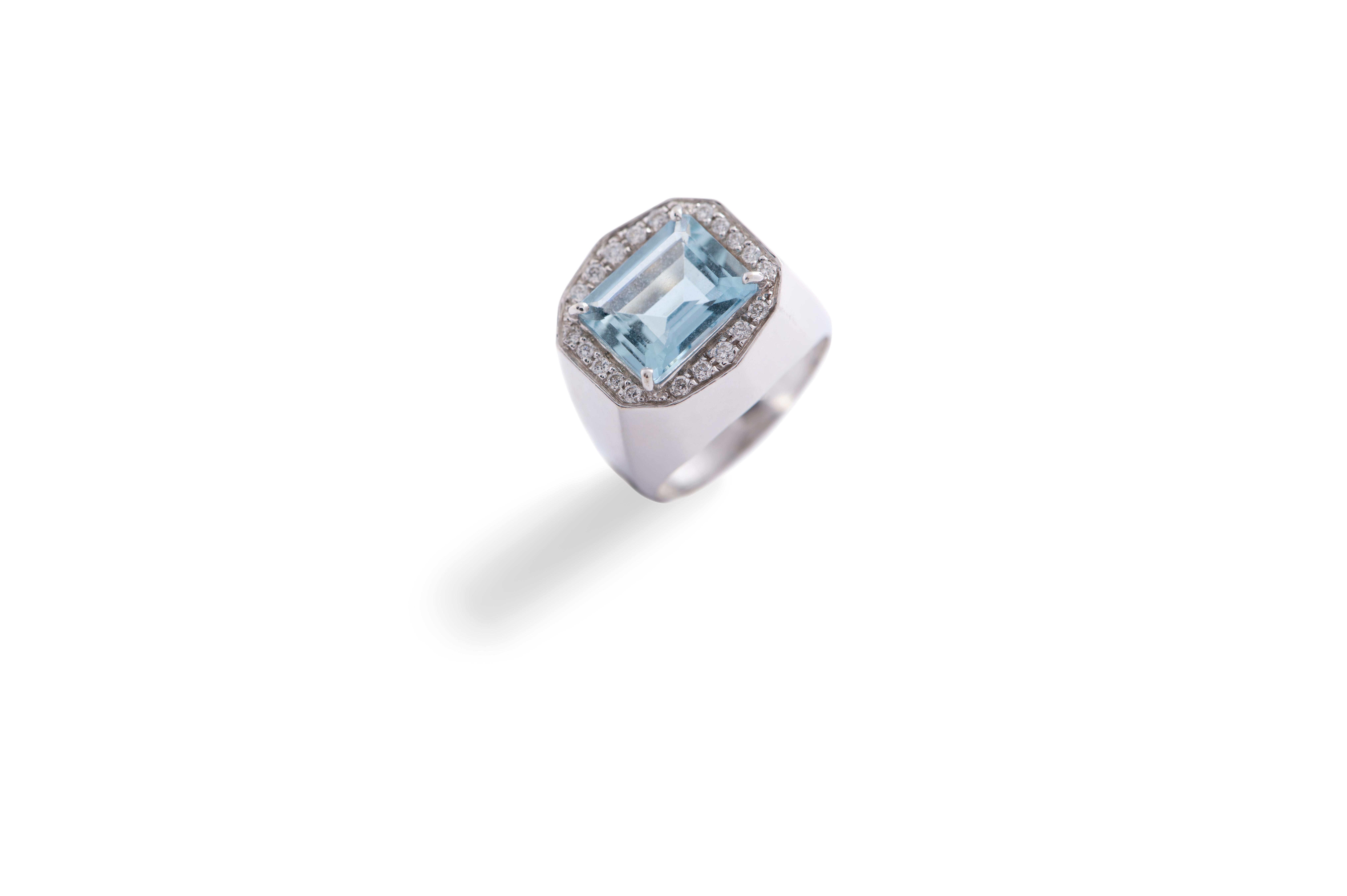 2.92 Karat Aquamarine Emerald Cut 0.21 Karats Diamonds 18 Karats White Gold Ring For Sale 3