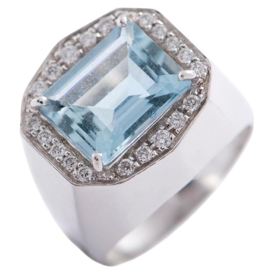 2.92 Karat Aquamarine Emerald Cut 0.21 Karats Diamonds 18 Karats White Gold Ring