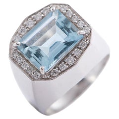 Bague en or blanc 18 carats avec aigue-marine de 2,92 carats et diamants taille émeraude de 0,21 carat