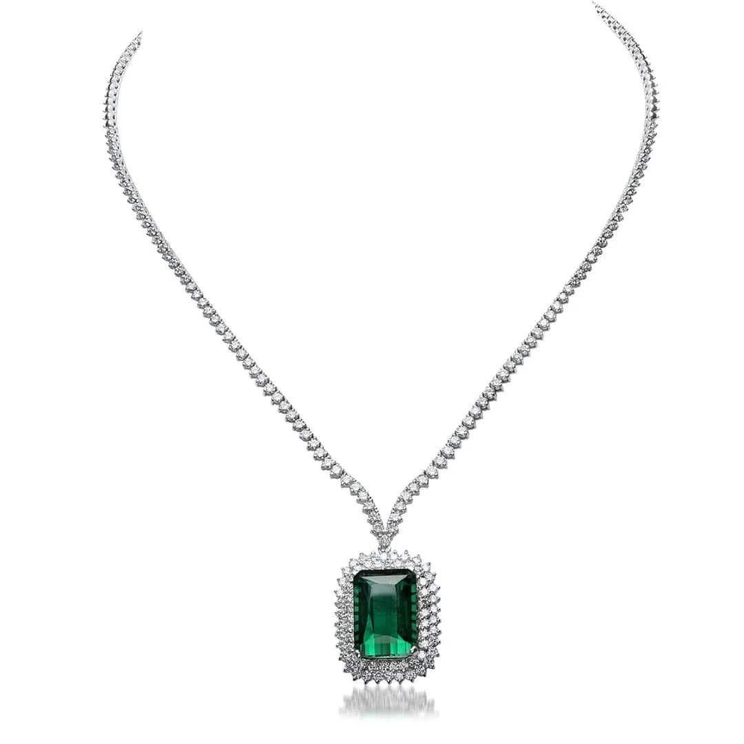 29.20Ct Natural Tourmaline and Diamond 18K Solid White Gold Necklace

Natural Tourmaline Weights: Approx. 20.90 Carats 

Tourmaline Measures: Approx. 10 x 8 mm

Total Natural Round Diamond weights: Approx. 8.30 Carats (color G-H / Clarity