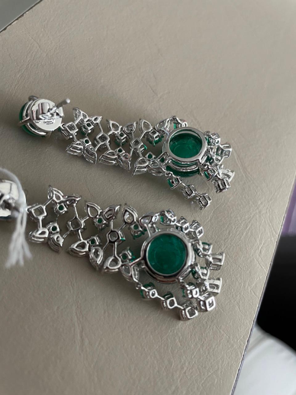 29.23 Karat sambischer Smaragd Cabochon Diamant-Ohrhänger im Angebot 5