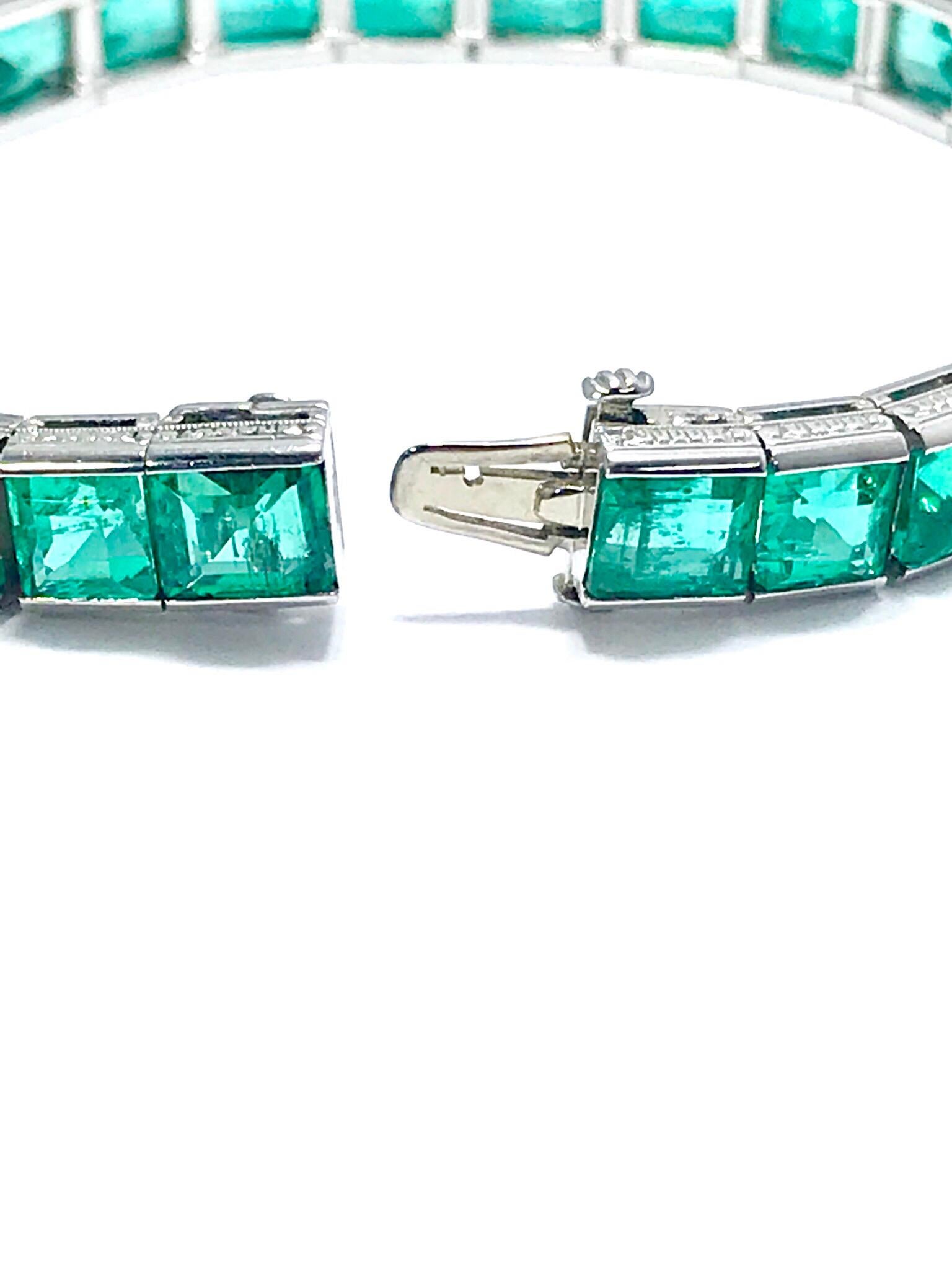 Women's or Men's 29.25 Carat Natural Untreated Colombian Emerald Platinum Line Bracelet