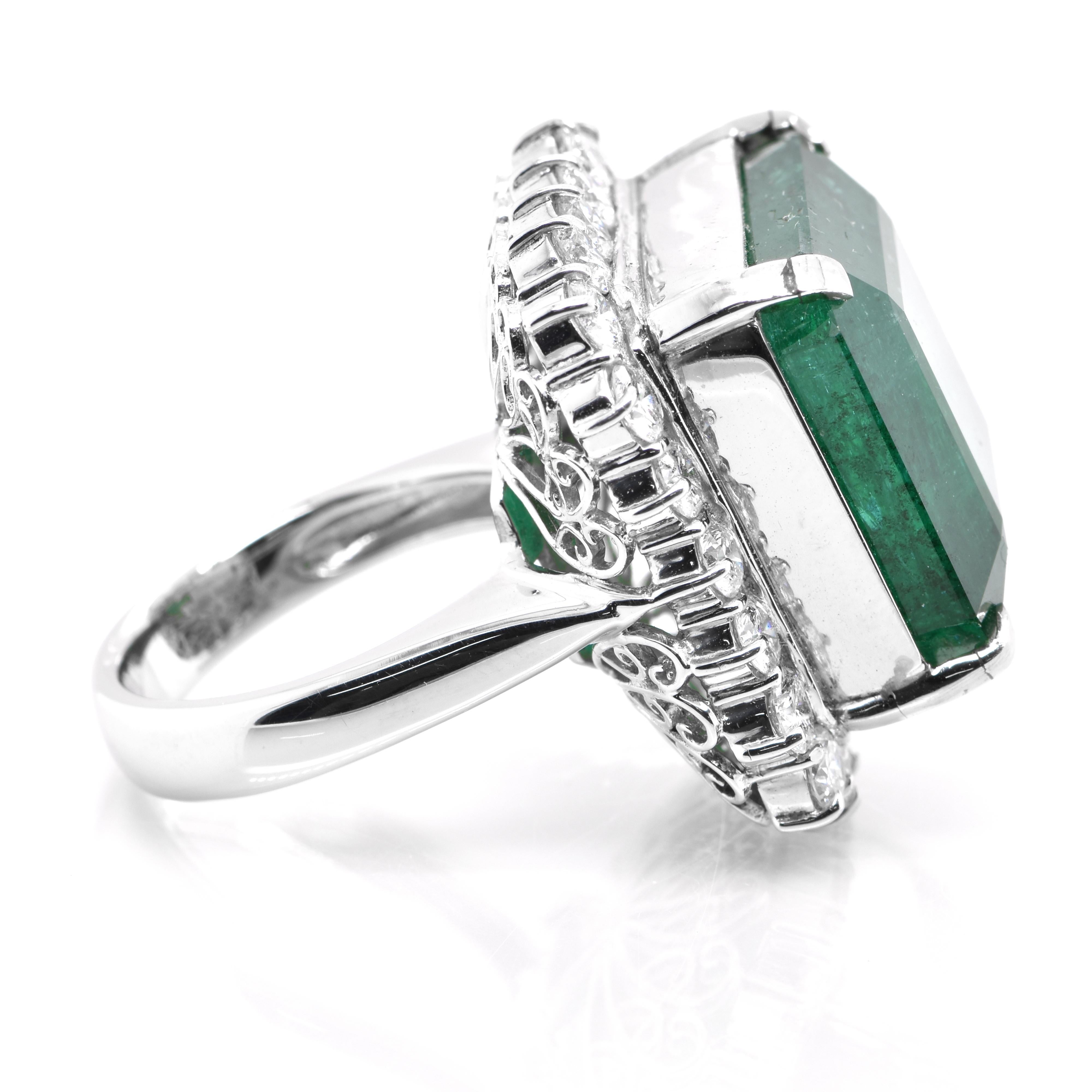 29.29 Carat Natural Emerald and Diamond Cocktail Ring Set in Platinum In New Condition In Tokyo, JP