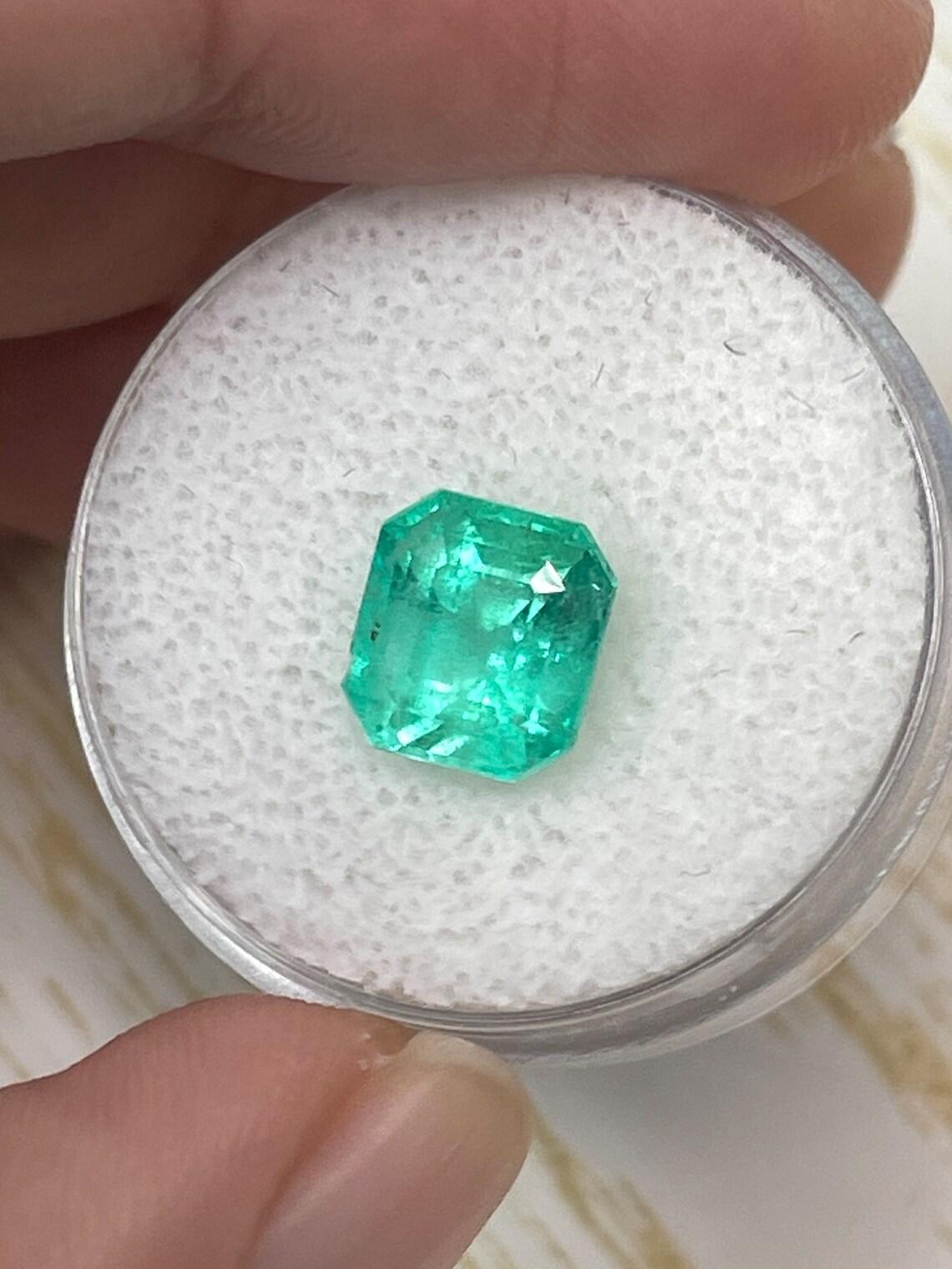 2,92 ct Esmeralda Colombiana Verde Medio Astillada Talla Asscher Genuina Nacimiento de Mayo Moderno en venta