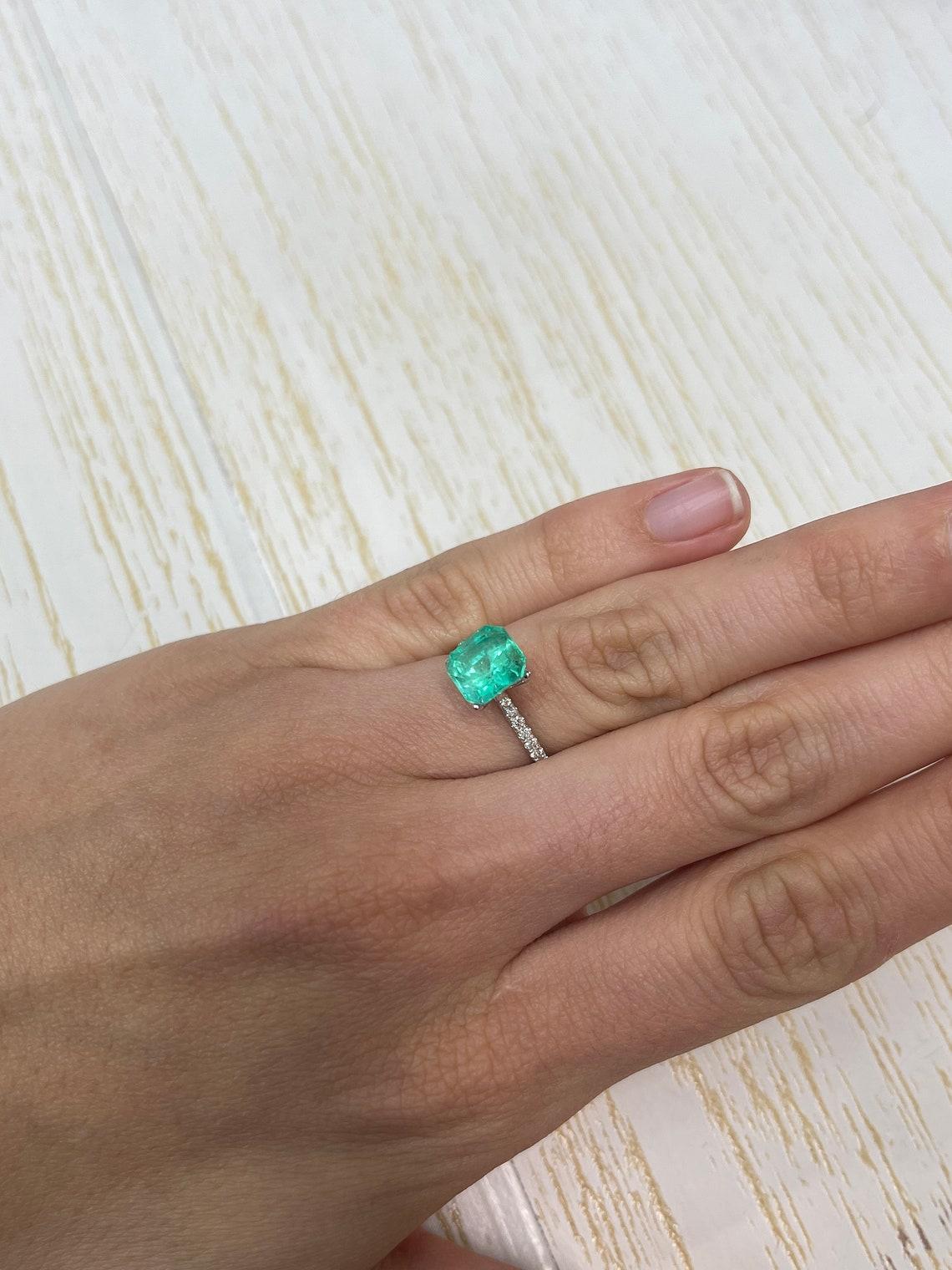 Femenino o masculino 2,92 ct Esmeralda Colombiana Verde Medio Astillada Talla Asscher Genuina Nacimiento de Mayo en venta
