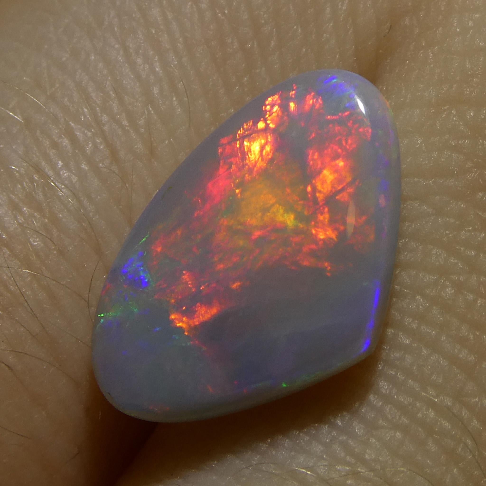 2.92ct Opale grigio cabochon a forma libera dall'Australia in vendita 8