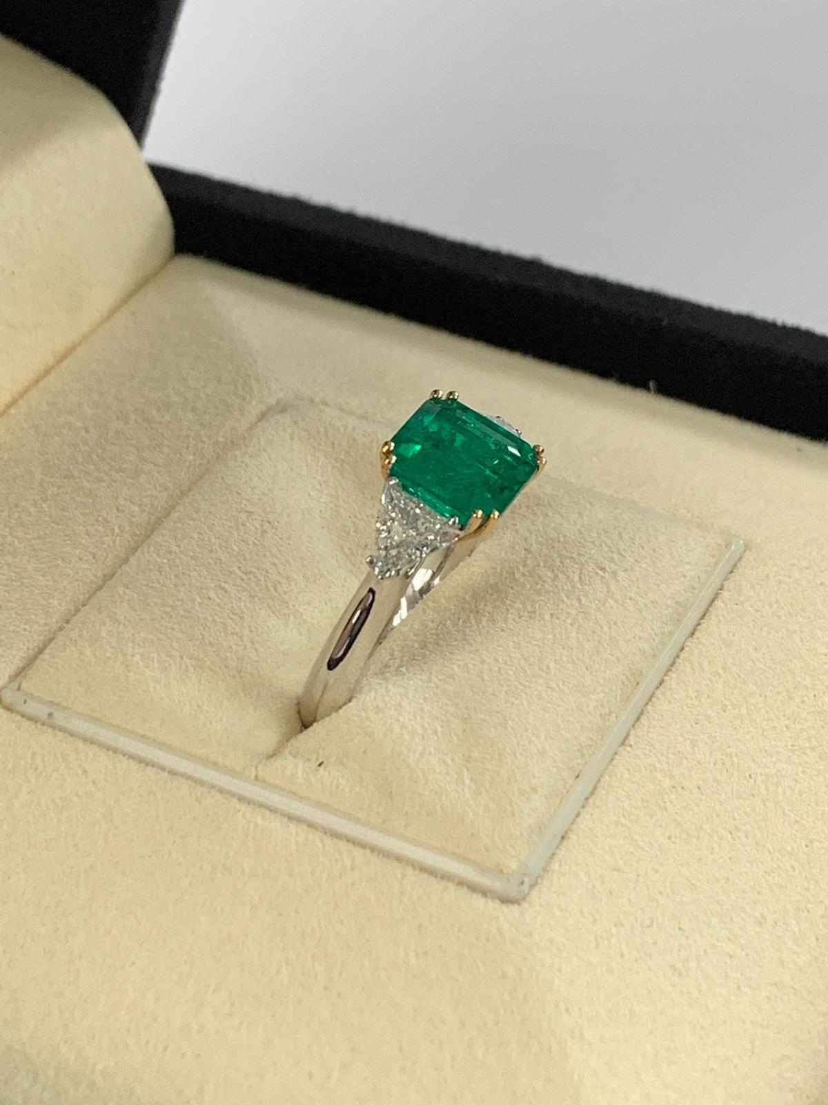 Women's or Men's 2.93 Carat Colombian Emerald and Diamond Ring