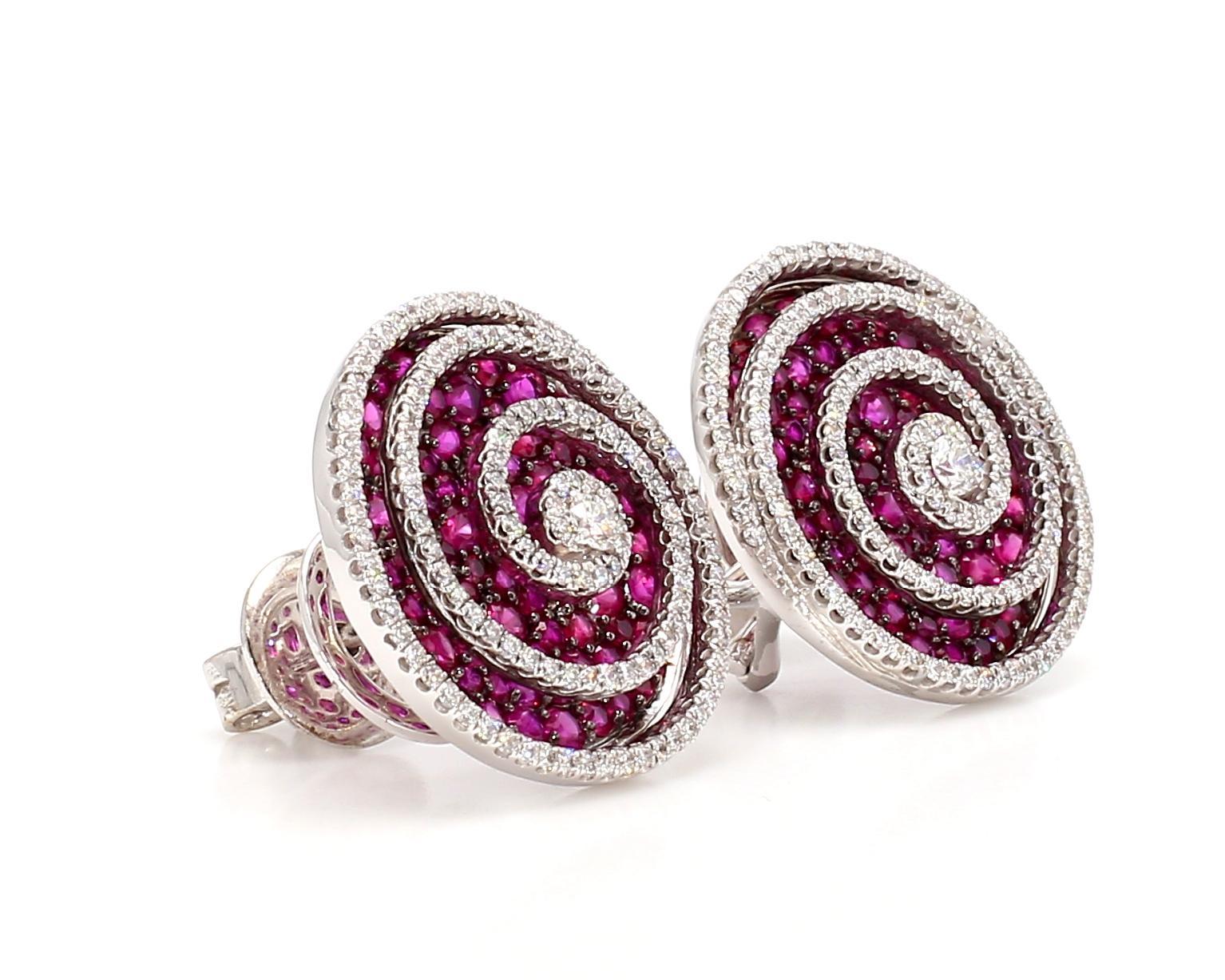 Orecchini con diamante e rubino a spirale da 2,93 carati in oro 18 carati in vendita 2