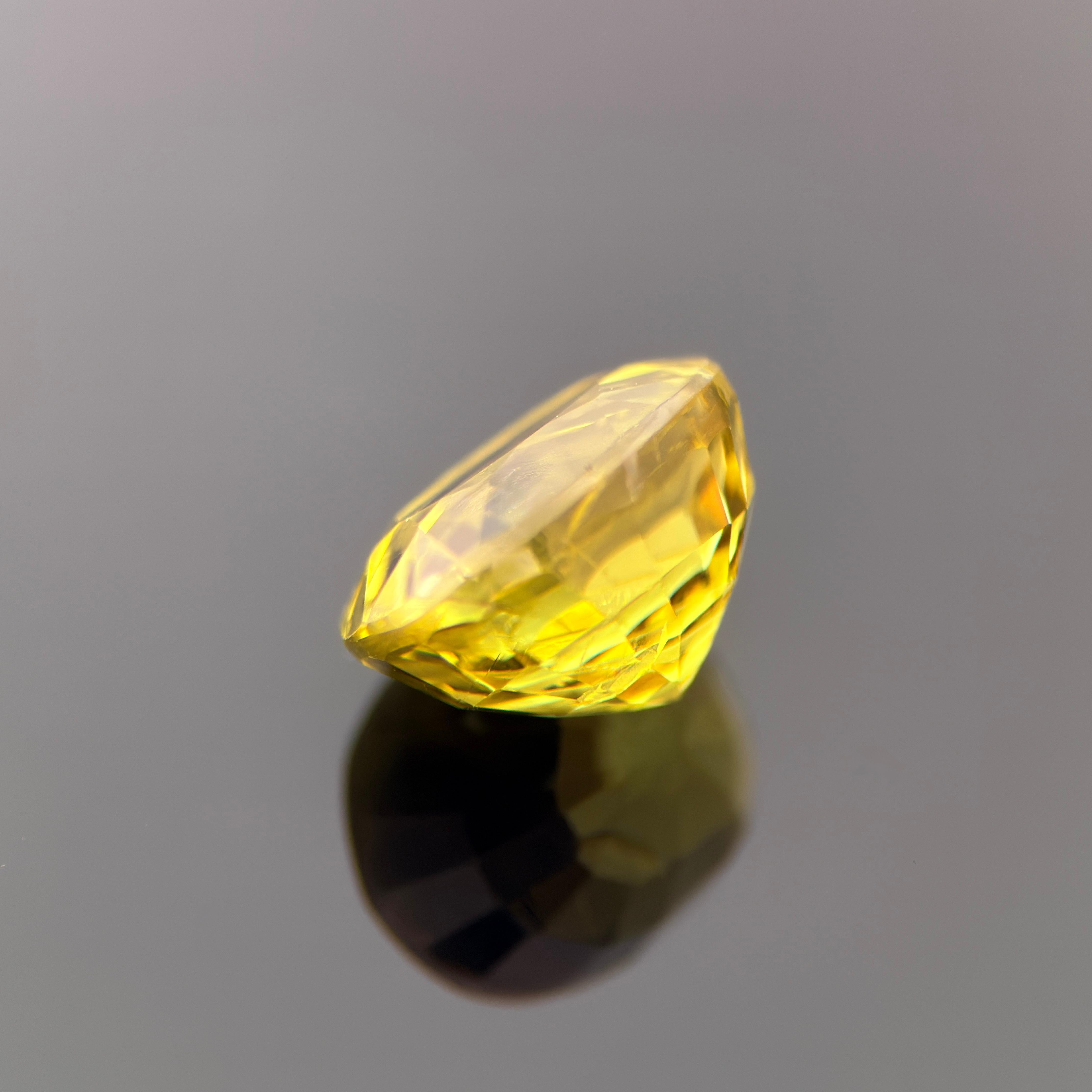 2,93-Karat natürlicher Mali-Granat - Lebendiges Gelbgrün-Oval, außergewöhnliche Brillanz (Ovalschliff) im Angebot