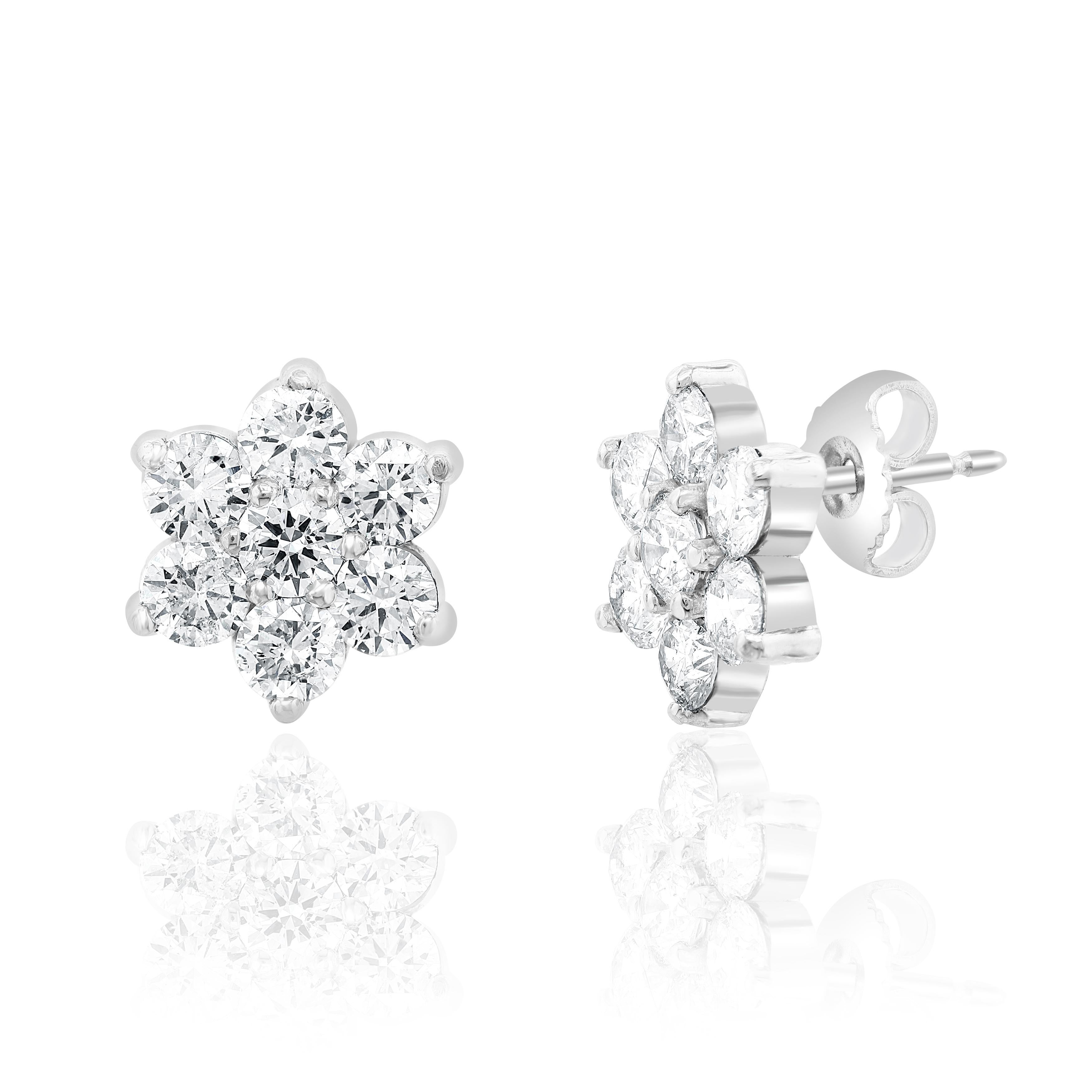 Taille ronde Boucles d'oreilles à fleur en grappe de diamants ronds de 2,93 carats en vente