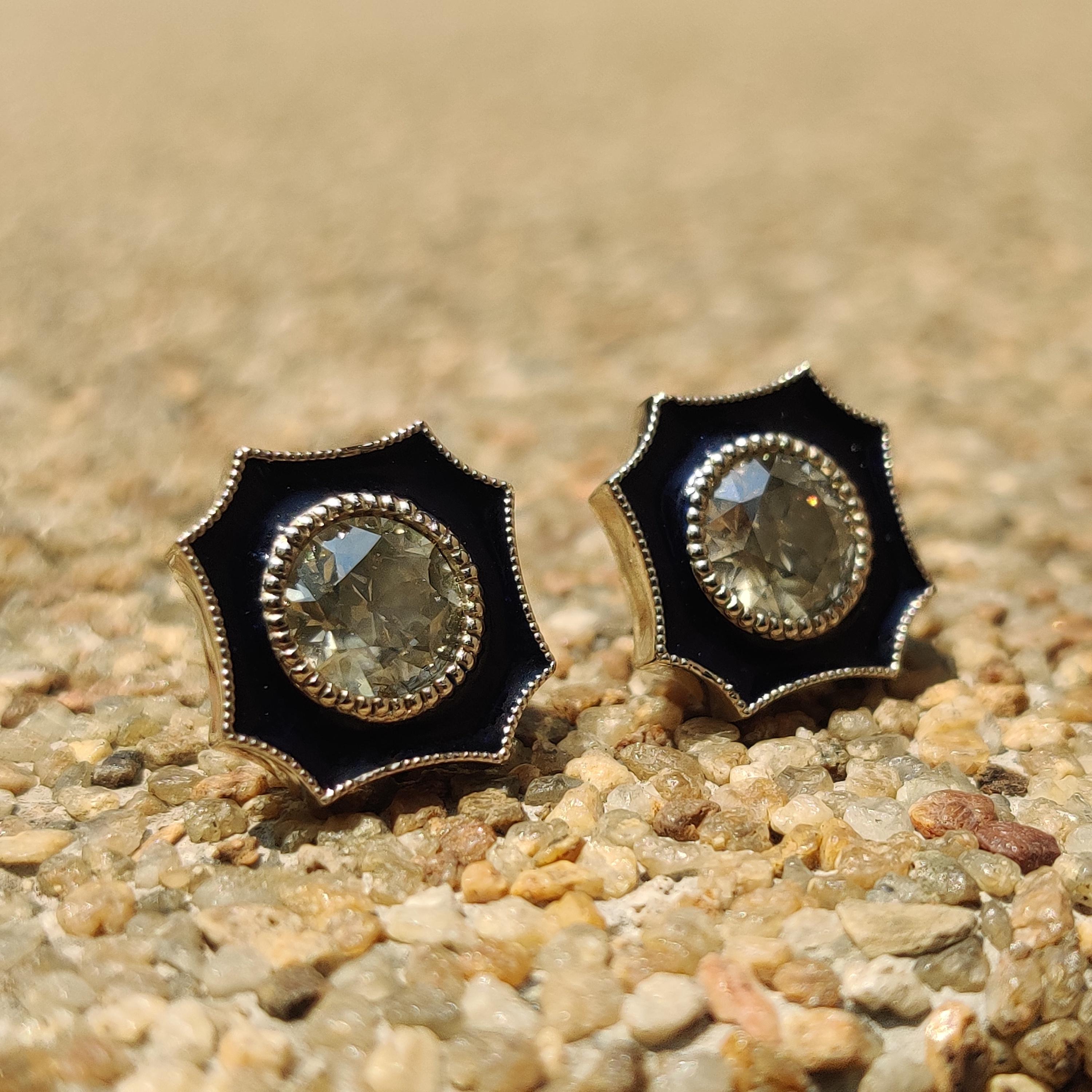 Women's or Men's 2.93 Carat Old Mine Cut Natural Diamond Earrings (14K Gold) For Sale