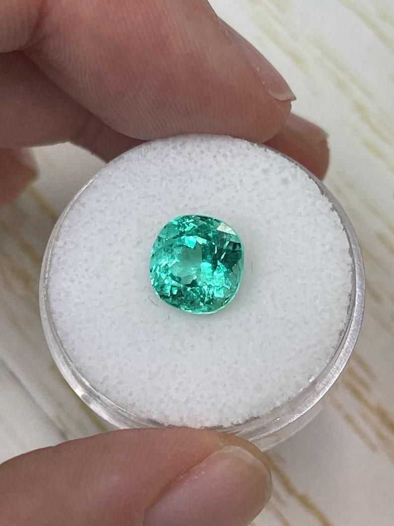 2,93 Karat VVS kolumbianischer Smaragd - Kissenschliff Echter Edelstein Mai Geburtsstein Damen im Angebot