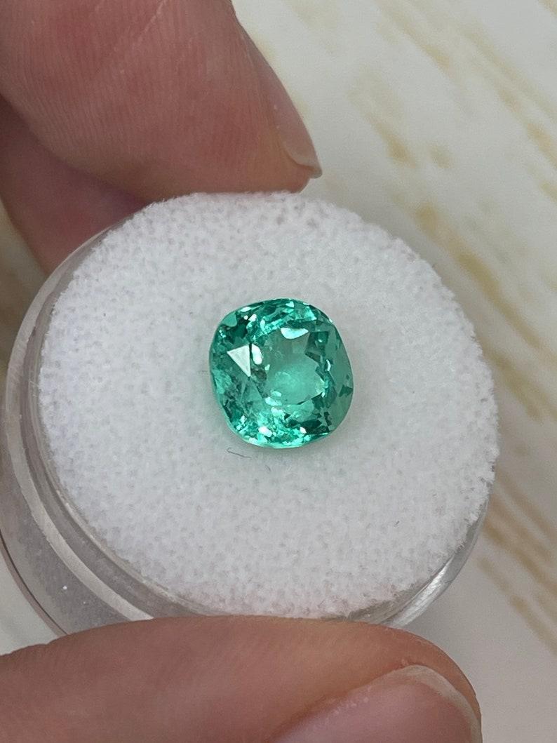 2,93 Karat VVS kolumbianischer Smaragd - Kissenschliff Echter Edelstein Mai Geburtsstein (Moderne) im Angebot