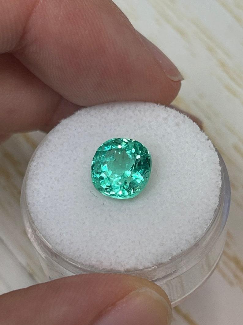 2,93 Karat VVS kolumbianischer Smaragd - Kissenschliff Echter Edelstein Mai Geburtsstein im Zustand „Neu“ im Angebot in Jupiter, FL