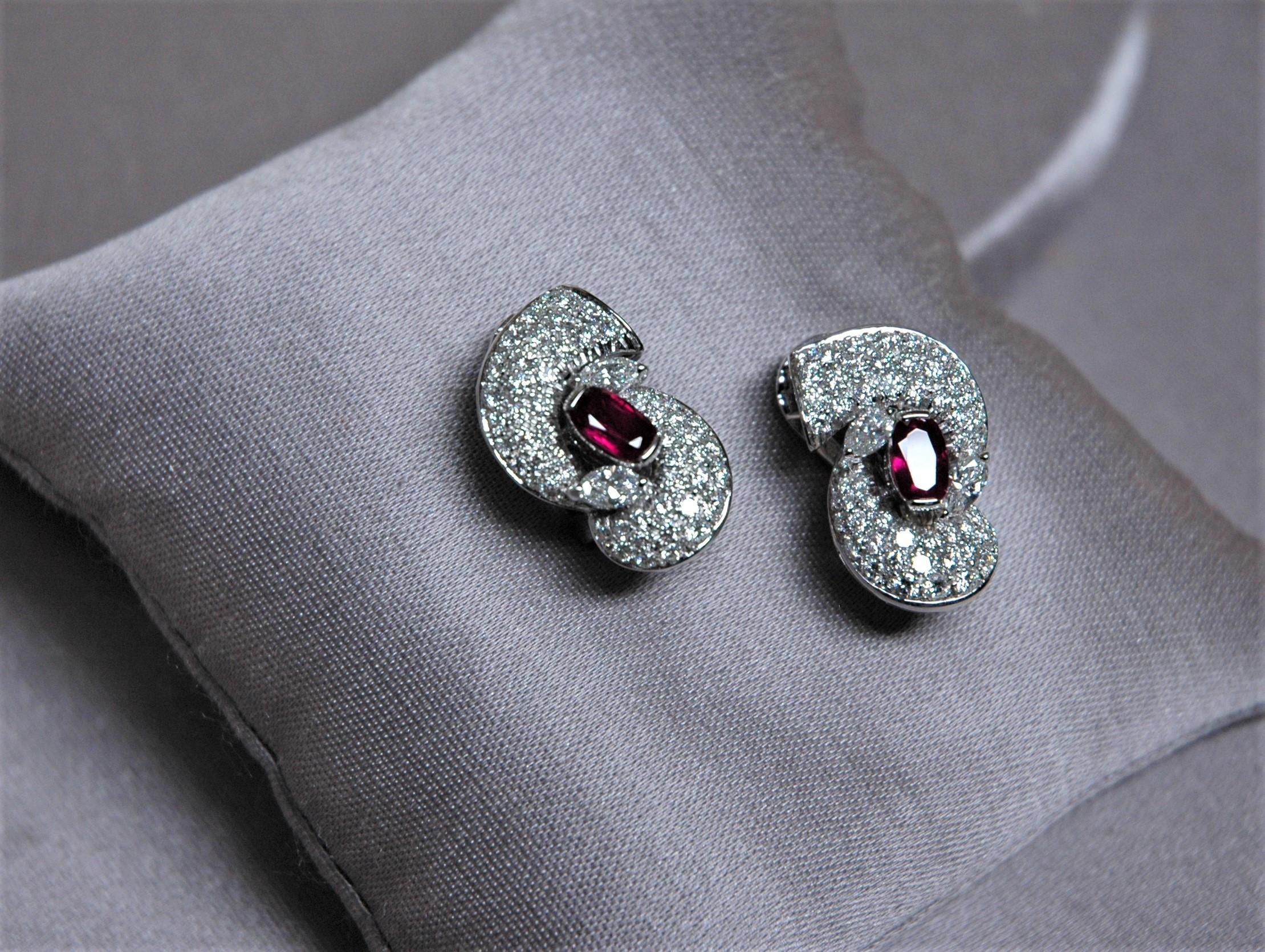 Boucles d'oreilles en or blanc avec diamants 2,93 carats et rubis 2,20 carats Neuf - En vente à BARI, IT