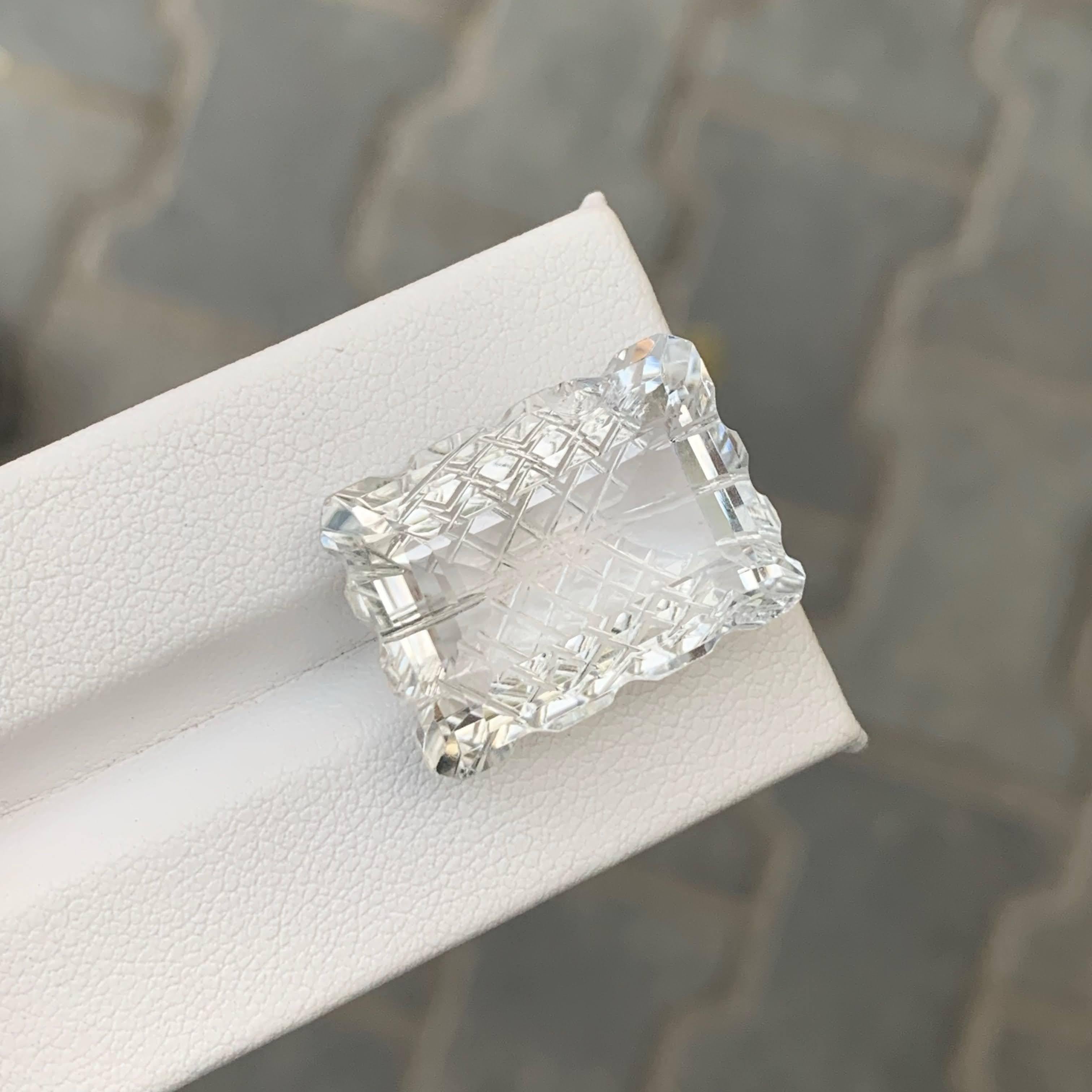 29.30 Carat Natural Loose Fancy Carved Quartz For Jewellery Pakistani Gemstone en vente 4