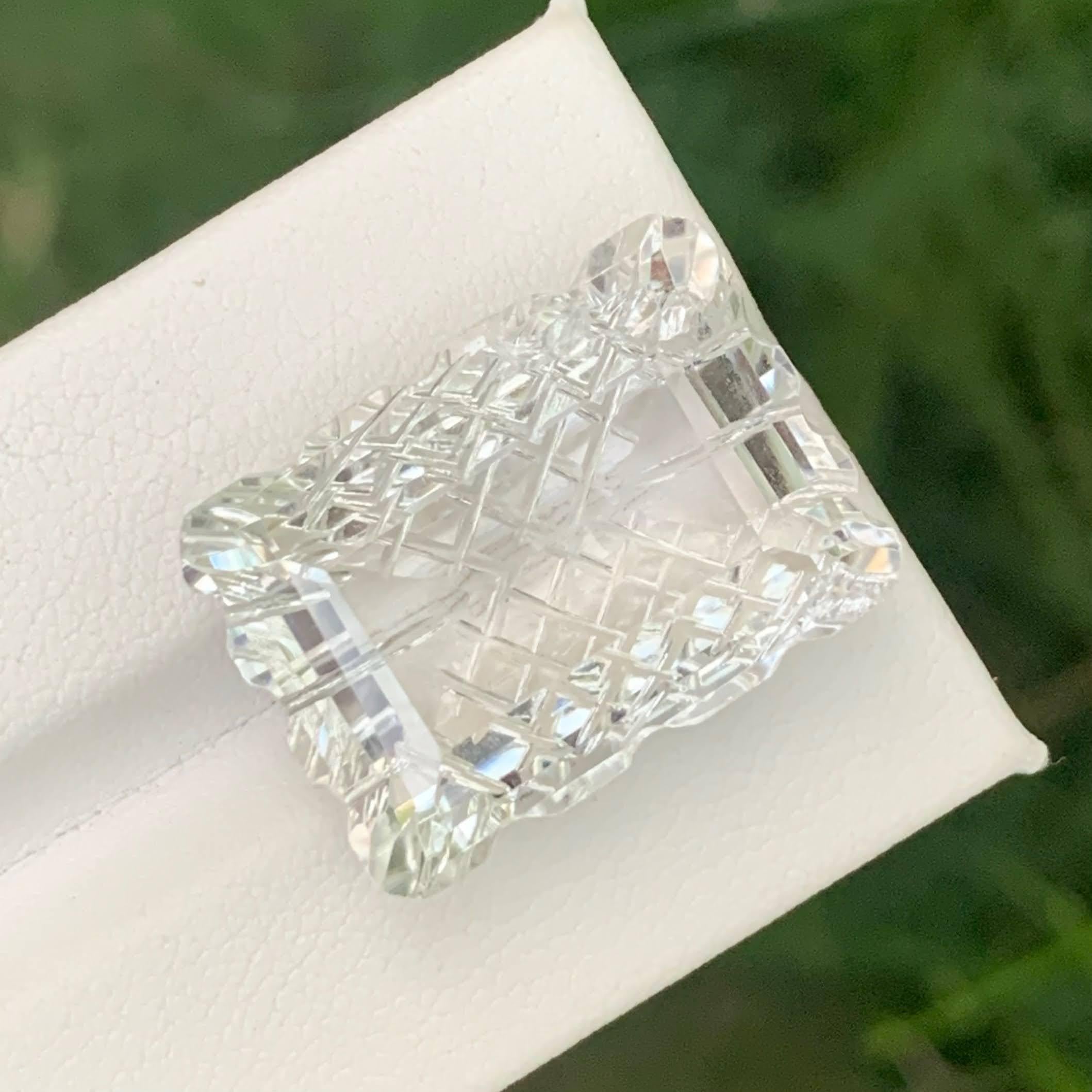 29.30 Carat Natural Loose Fancy Carved Quartz For Jewellery Pakistani Gemstone en vente 5