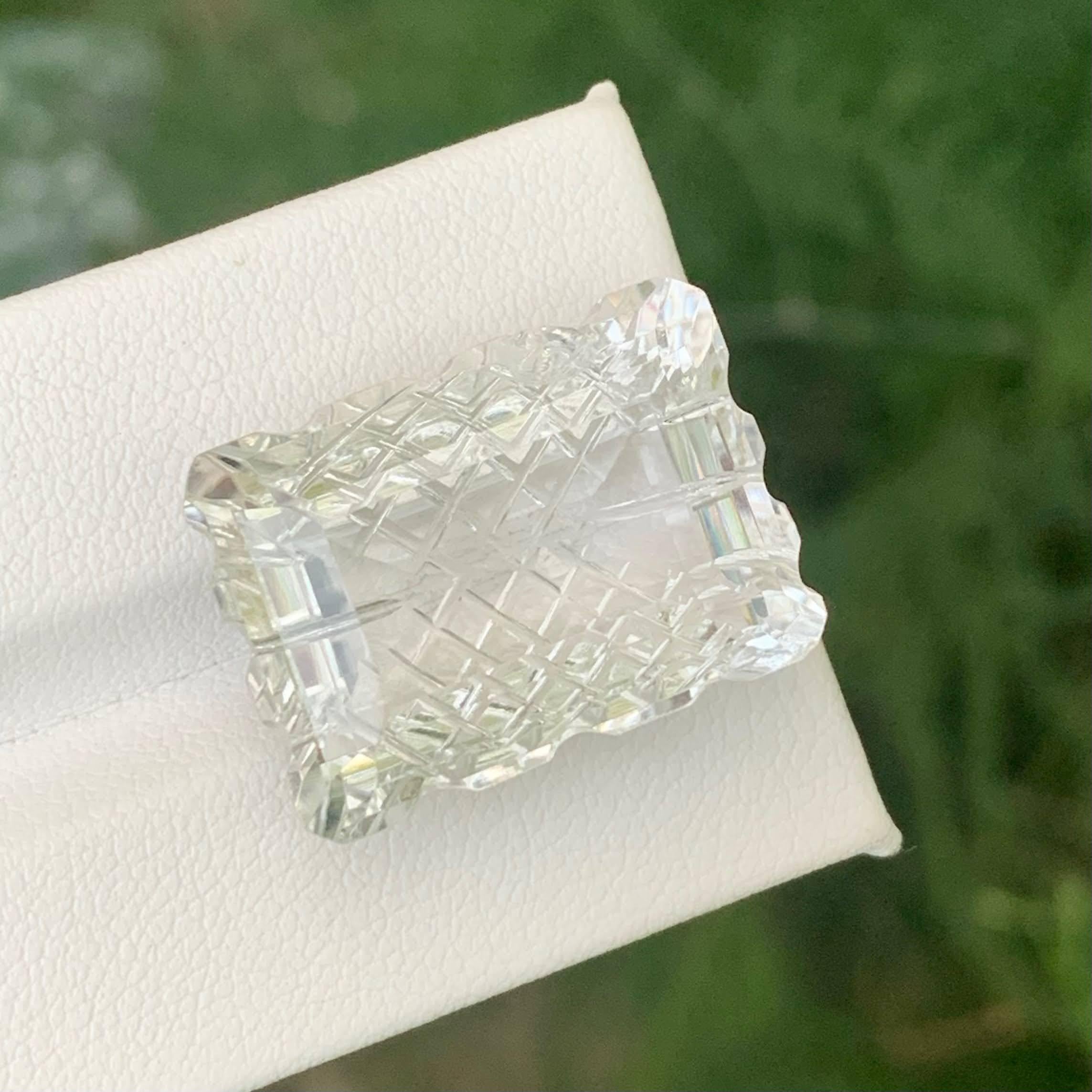 Moderne 29.30 Carat Natural Loose Fancy Carved Quartz For Jewellery Pakistani Gemstone en vente