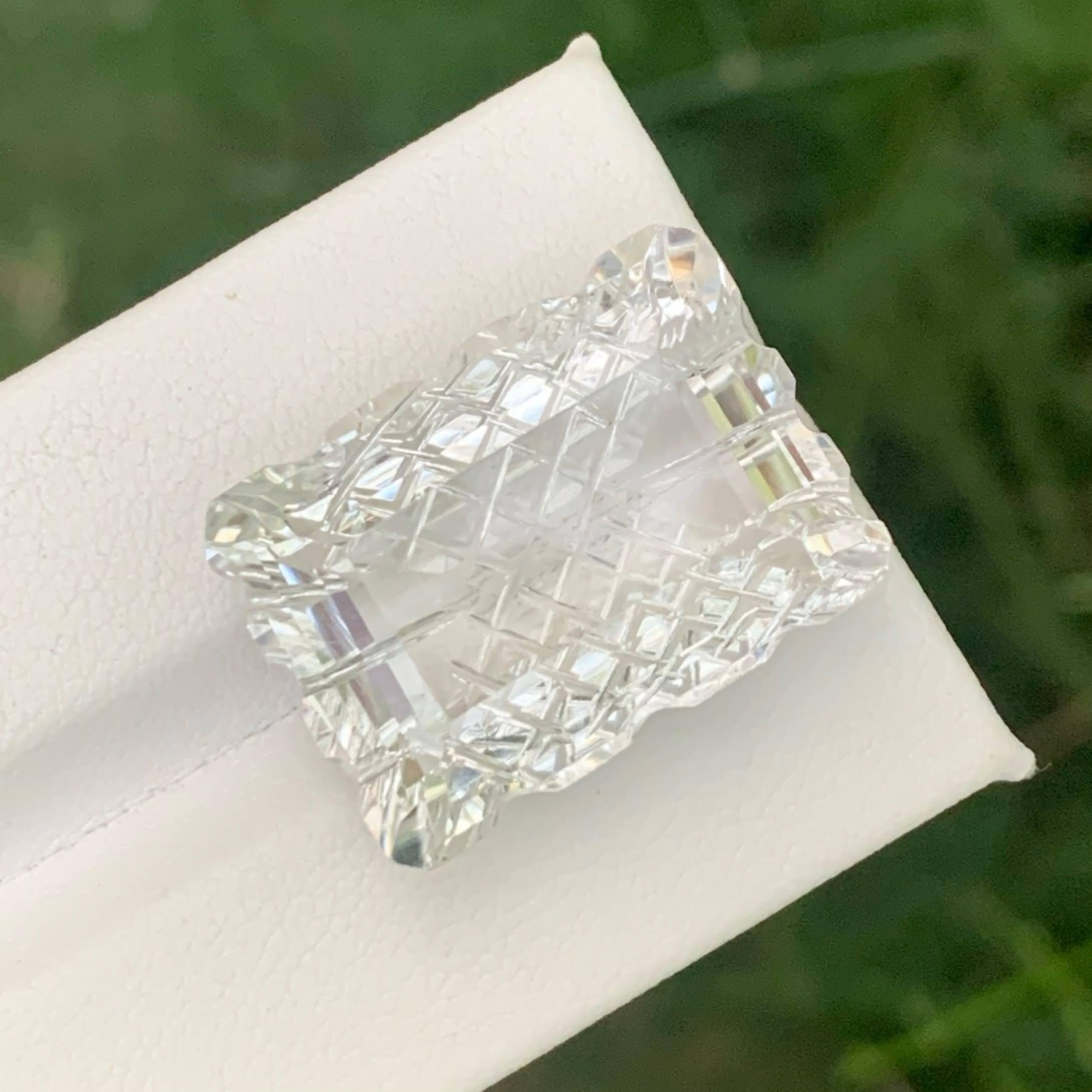 29.30 Carat Natural Loose Fancy Carved Quartz For Jewellery Pakistani Gemstone Unisexe en vente