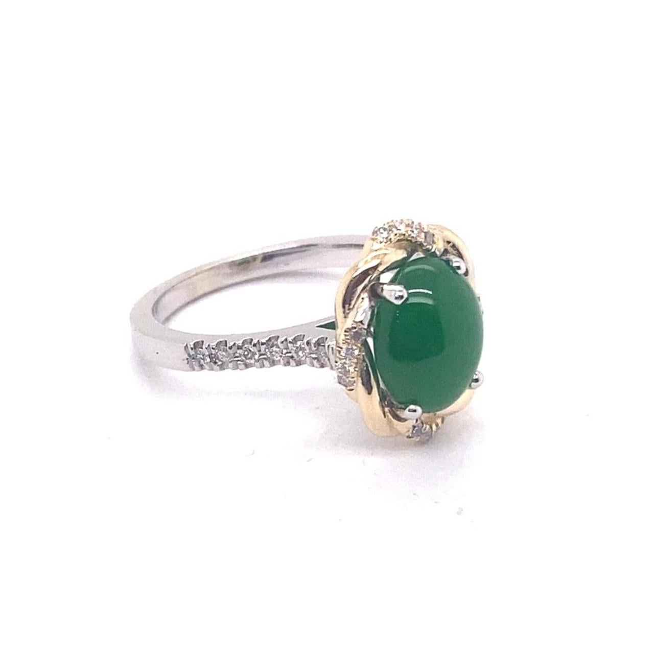 Anillo de Oro Blanco / Amarillo de 14K: 4,23gm / 2,93ct Jadeíta Natural / Diamantes 0,20ct
