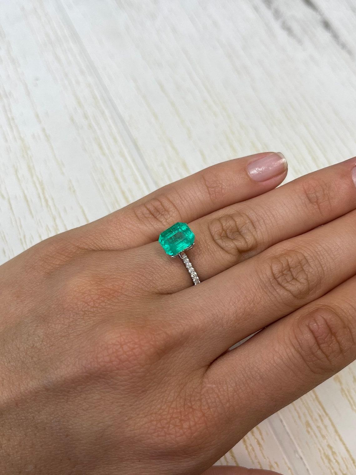 2,93 ct Impresionante gema Muzo verde colombiana talla esmeralda 9x8 genuina del mes de mayo en venta 2