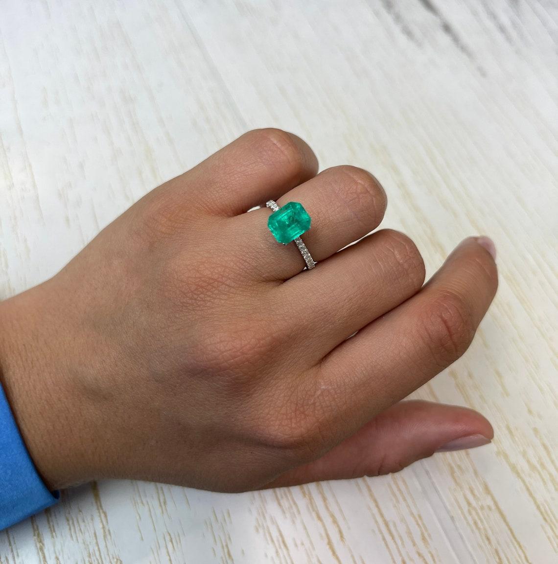 2,93 ct Impresionante gema Muzo verde colombiana talla esmeralda 9x8 genuina del mes de mayo en venta 3