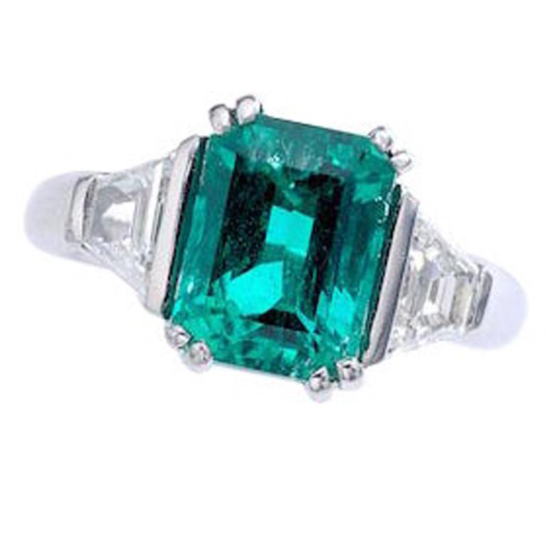 2.60 Carat Colombian Emerald Diamond and Platinum French Ring
