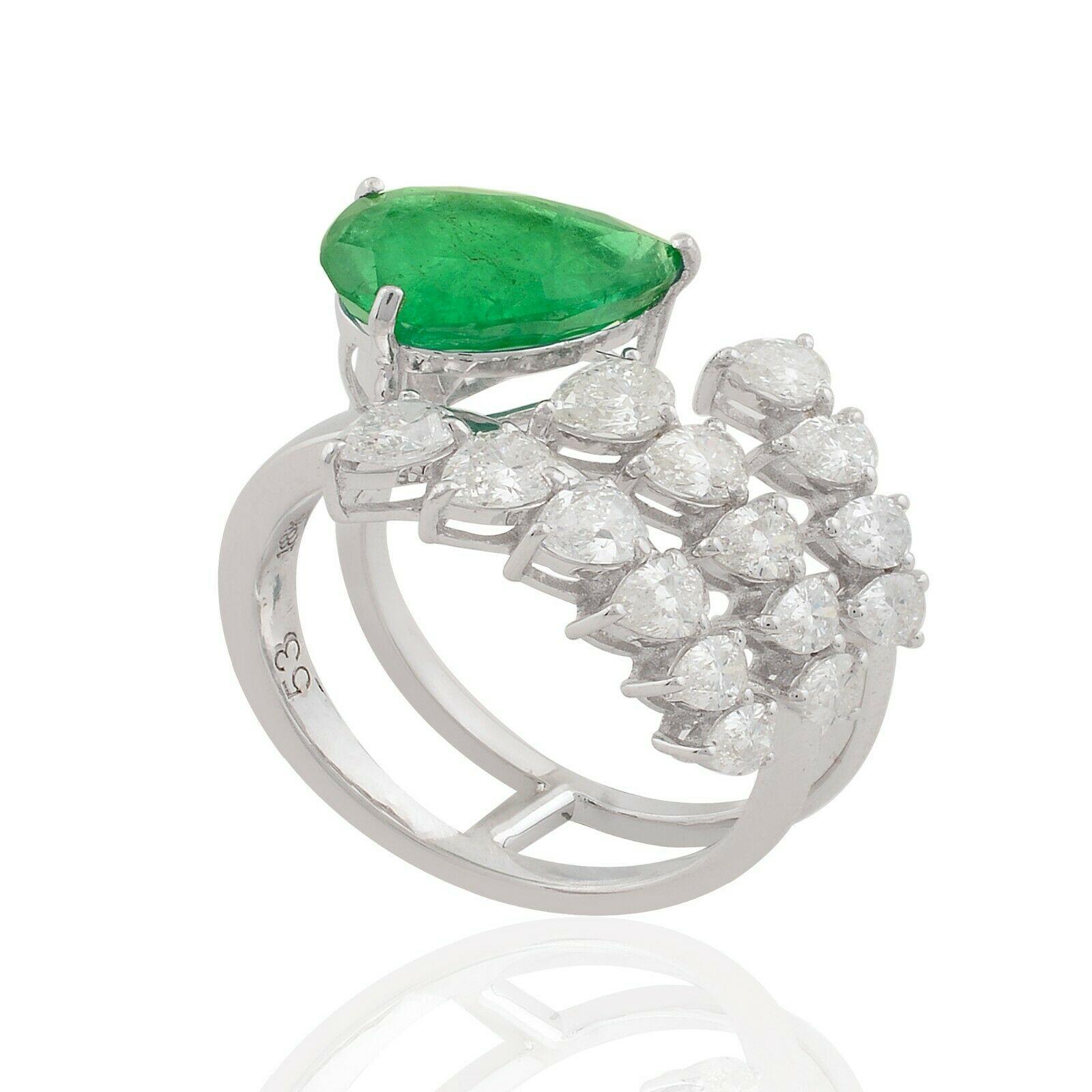 Artisan 2.94 Carat Emerald 1.82 Carats Diamond 14 Karat Gold Ring For Sale