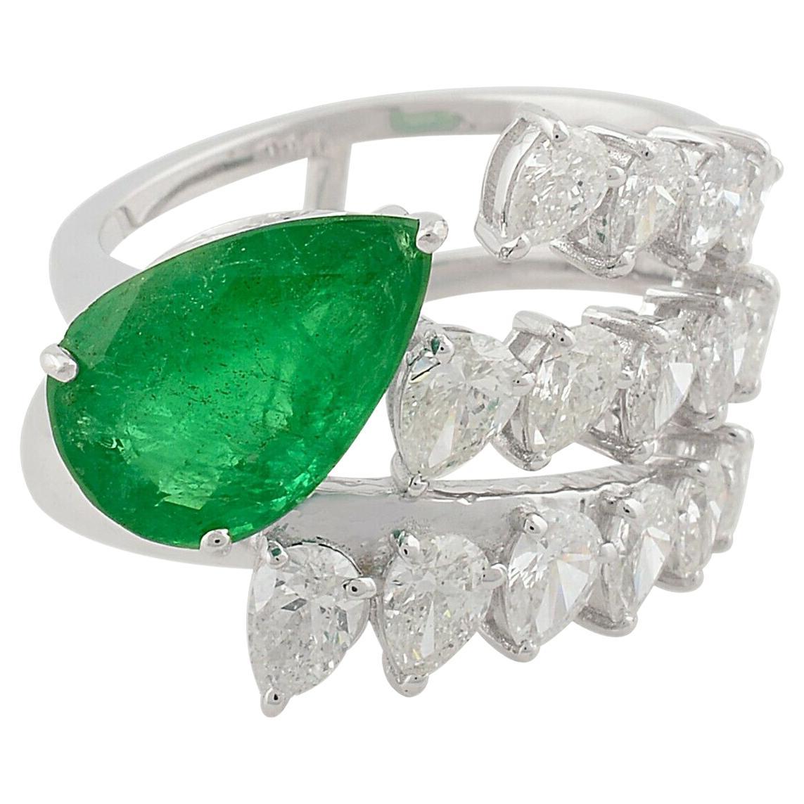 2.94 Carat Emerald 1.82 Carats Diamond 14 Karat Gold Ring For Sale