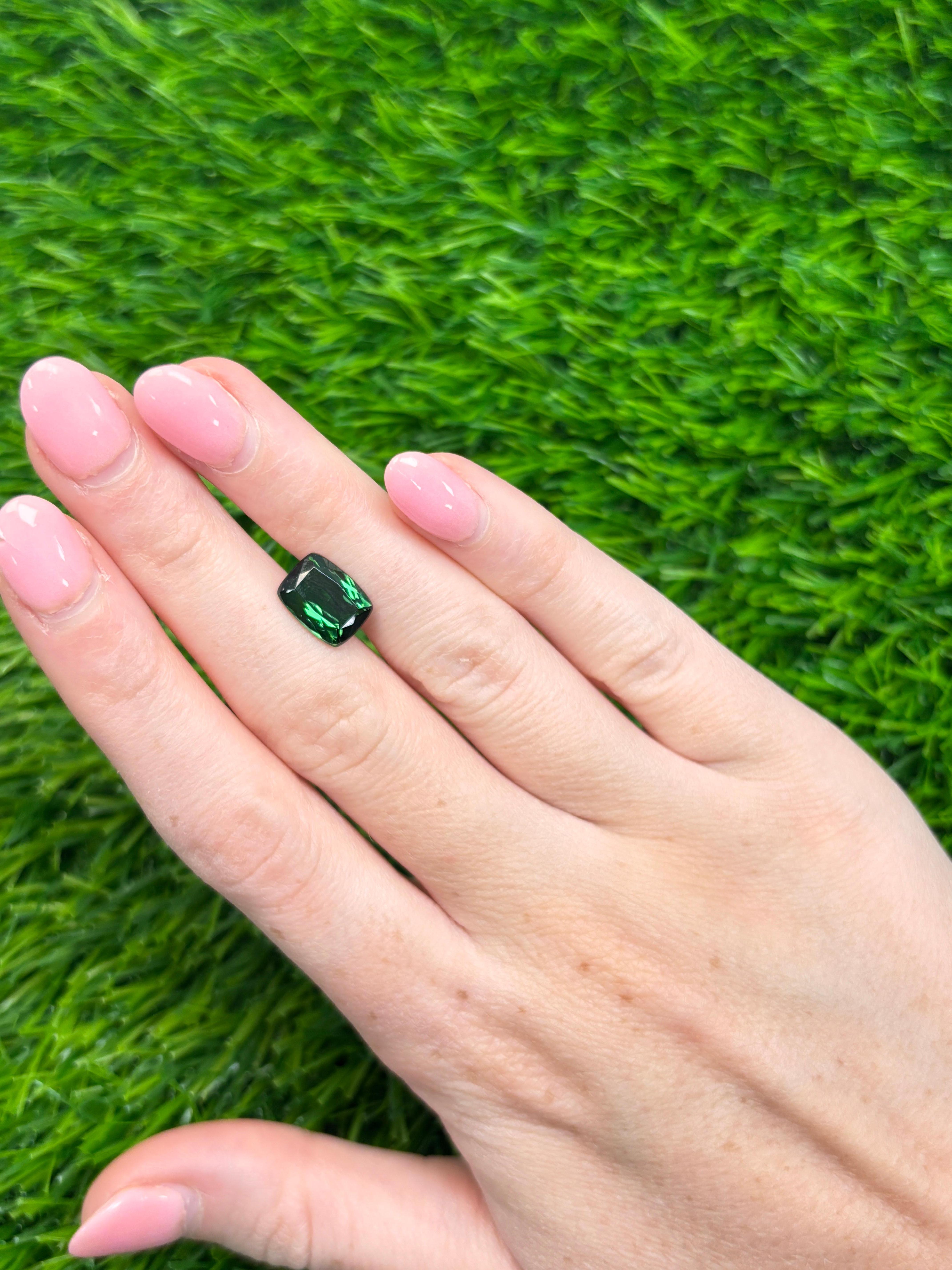 2,94 Karat Smaragd-Schliff Natürlicher Tiefwaldgrüner Turmalin Loser Edelstein (Smaragdschliff) im Angebot