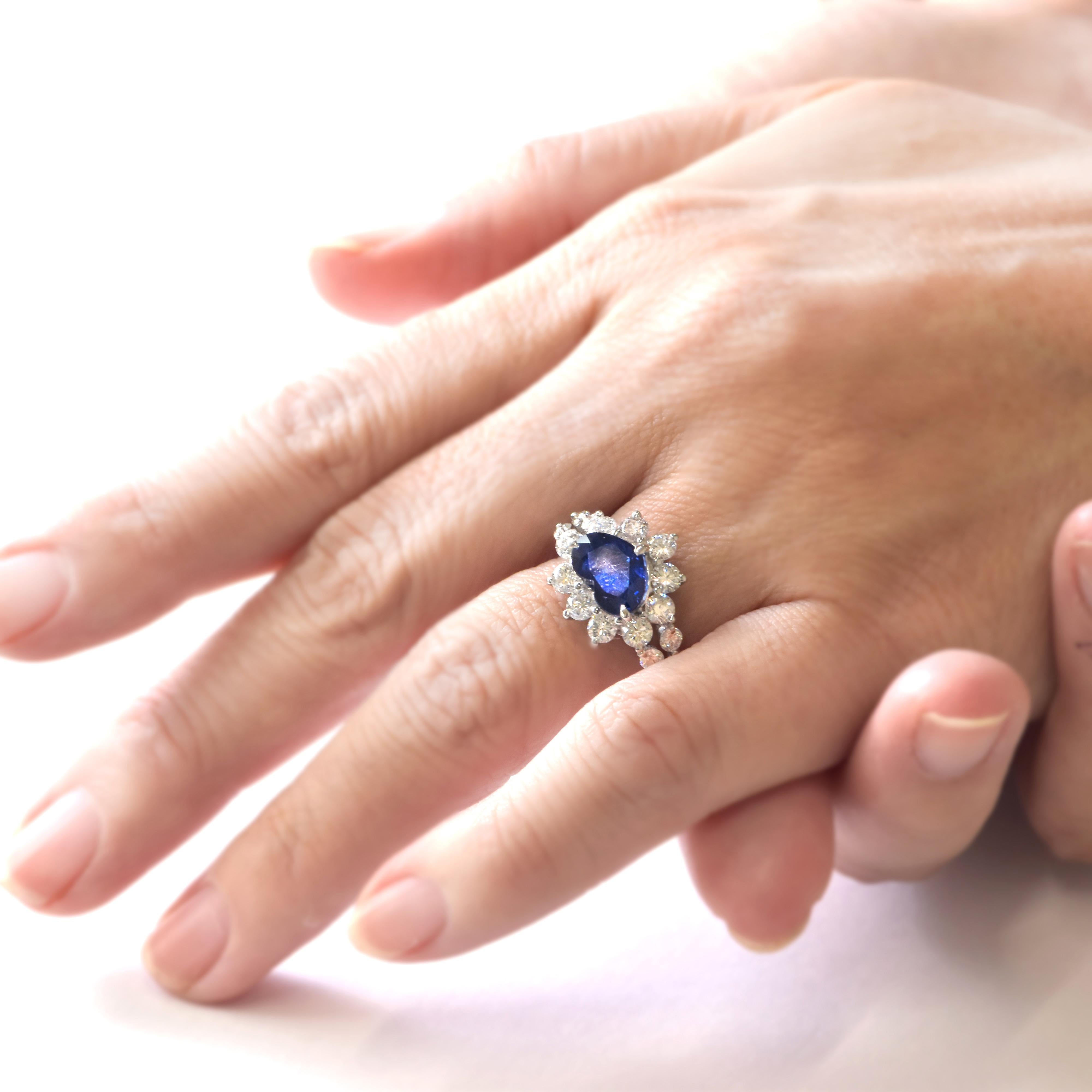 Ring aus Platin mit 2,94 Karat natürlichem Saphir und Diamant Damen im Angebot