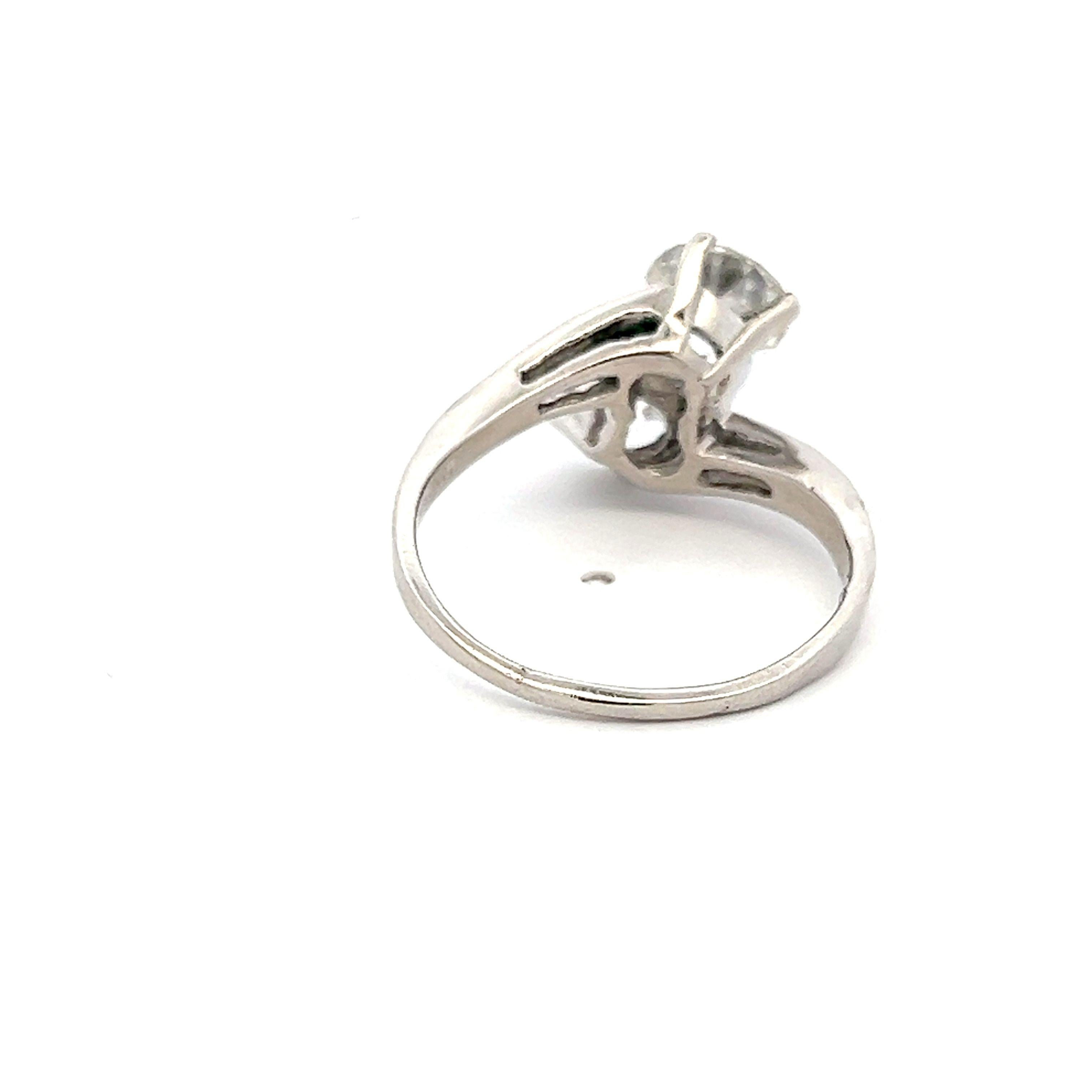 Taglio antico europeo Anello a due pietre in platino da 2,94 carati con diamante vecchio taglio europeo I-J I1 in vendita