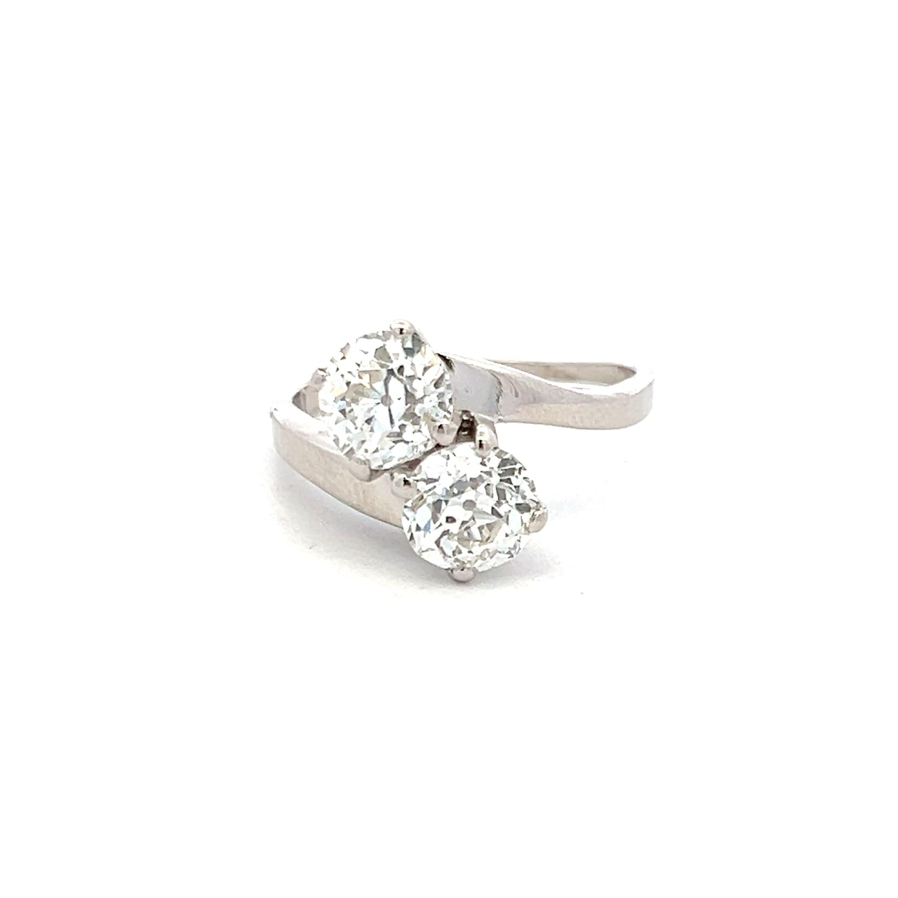 Anello a due pietre in platino da 2,94 carati con diamante vecchio taglio europeo I-J I1 in vendita 3