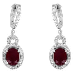 Pendientes colgantes de rubí ovalado y halo de diamantes de 2,94 quilates y oro blanco de 14 quilates