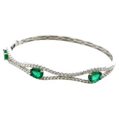 2.94 Carat Round Diamond 2.25 Carat Emerald White Platinum Bangle Bracelet