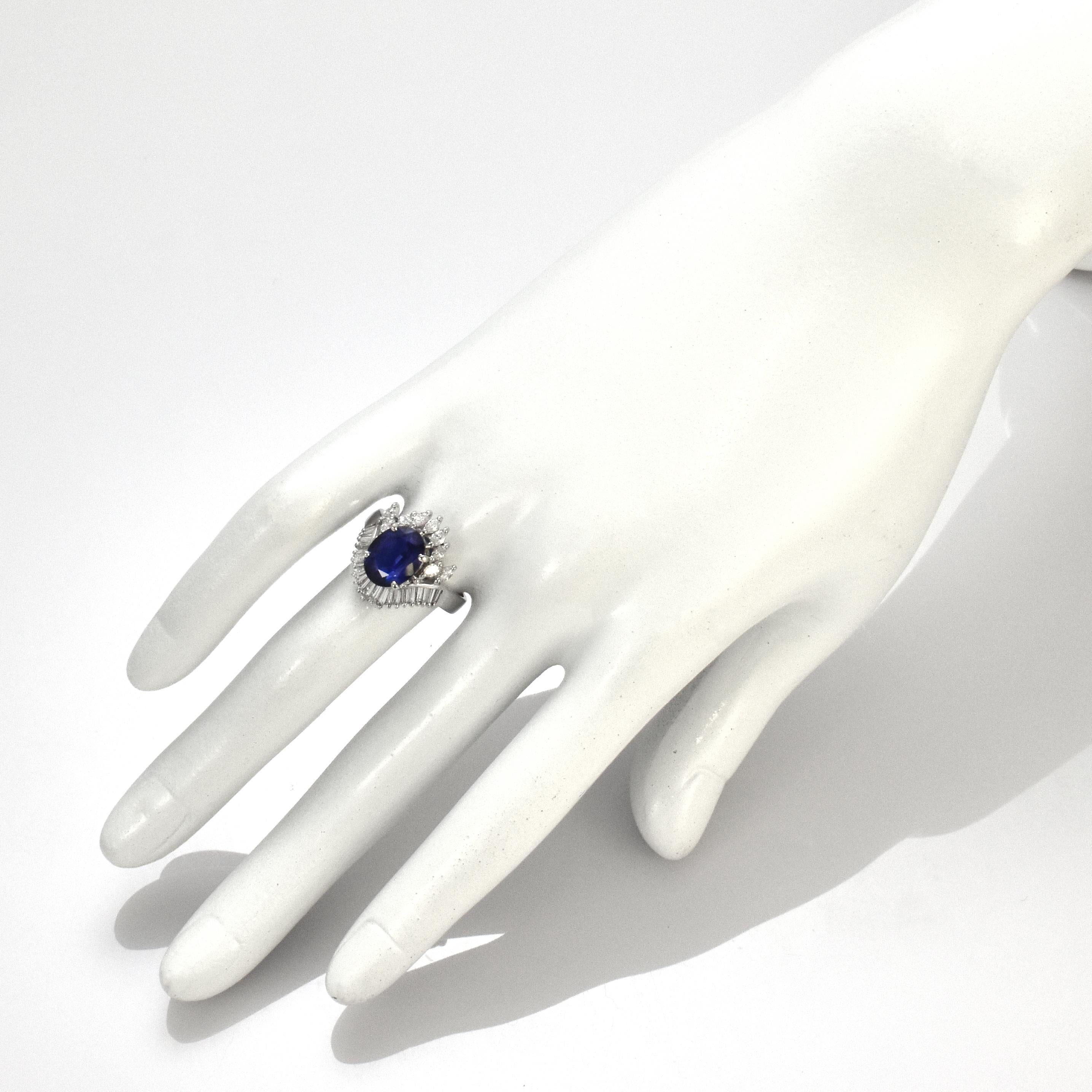 Anillo de Cóctel de Zafiro y Diamantes de 2,94 Quilates realizado en Platino en Nuevo estado para la venta en Tokyo, JP