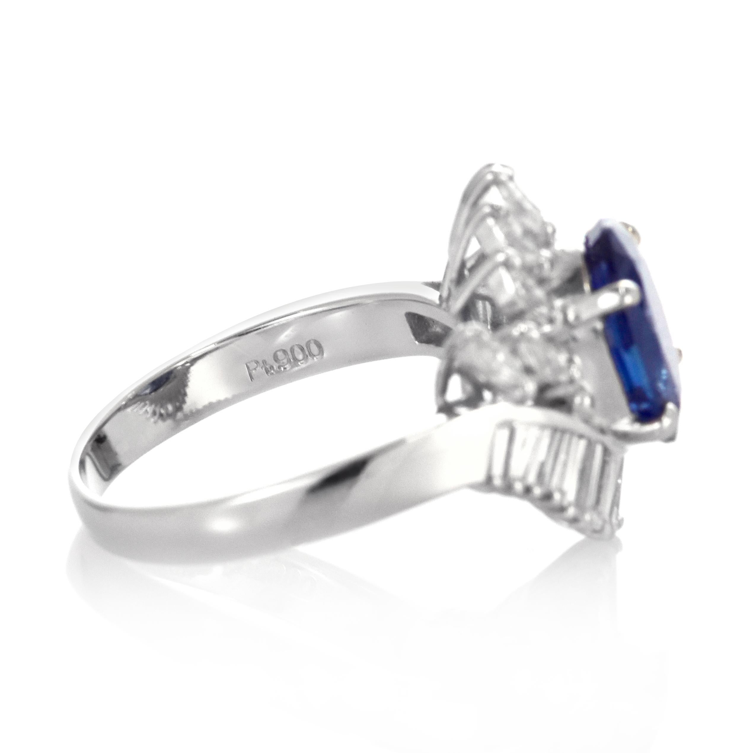 Anillo de Cóctel de Zafiro y Diamantes de 2,94 Quilates realizado en Platino en venta 1