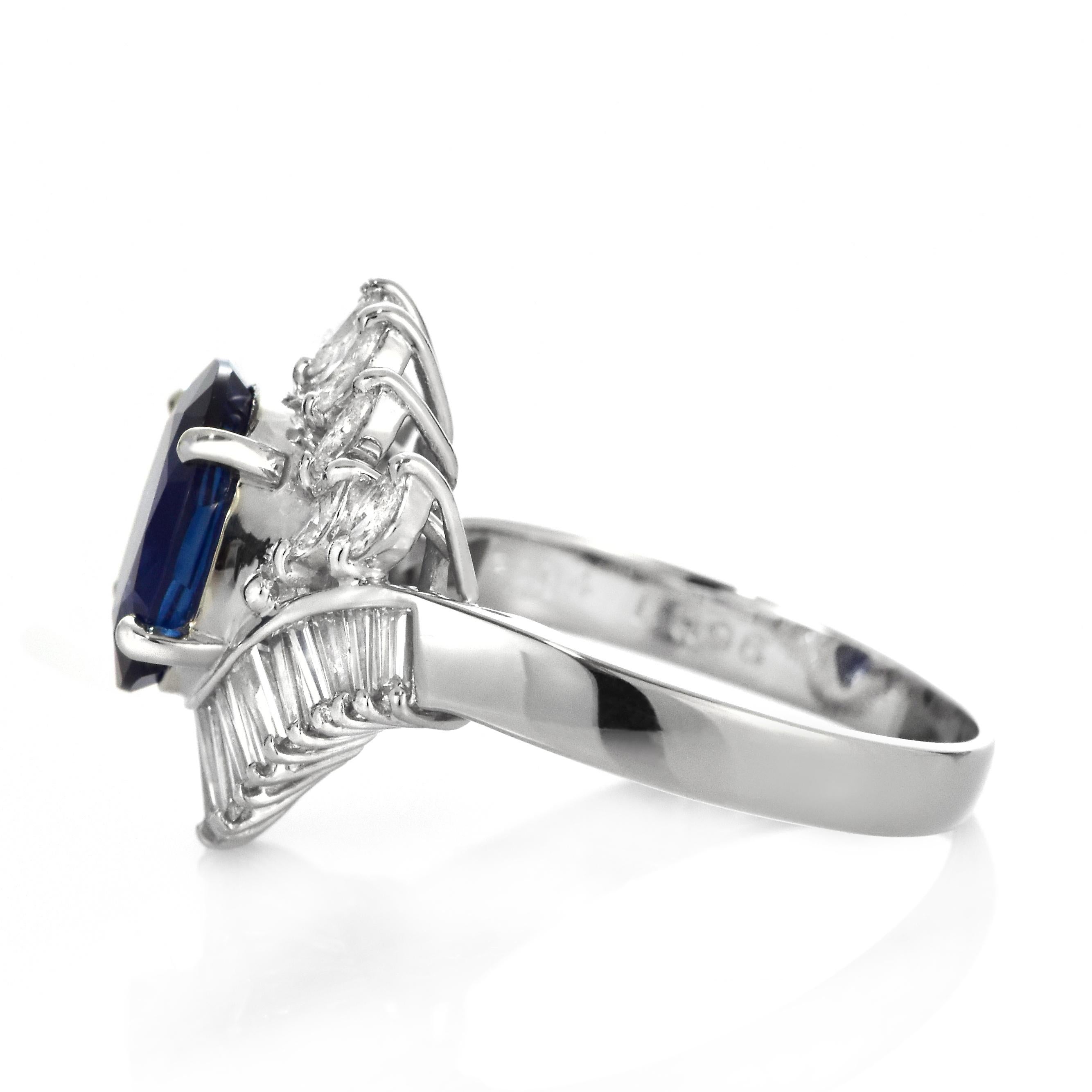 Anillo de Cóctel de Zafiro y Diamantes de 2,94 Quilates realizado en Platino en venta 3
