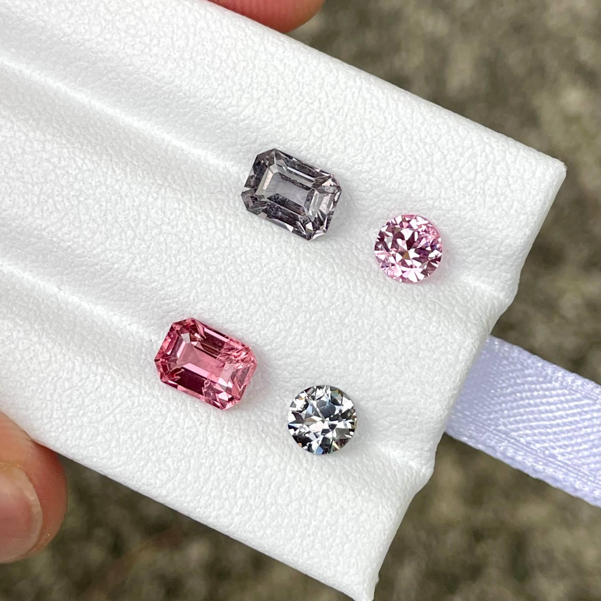 2.94 carati di orecchini con pietra spinale sciolta Set di gemme birmane naturali In condizioni Nuovo in vendita a Bangkok, TH