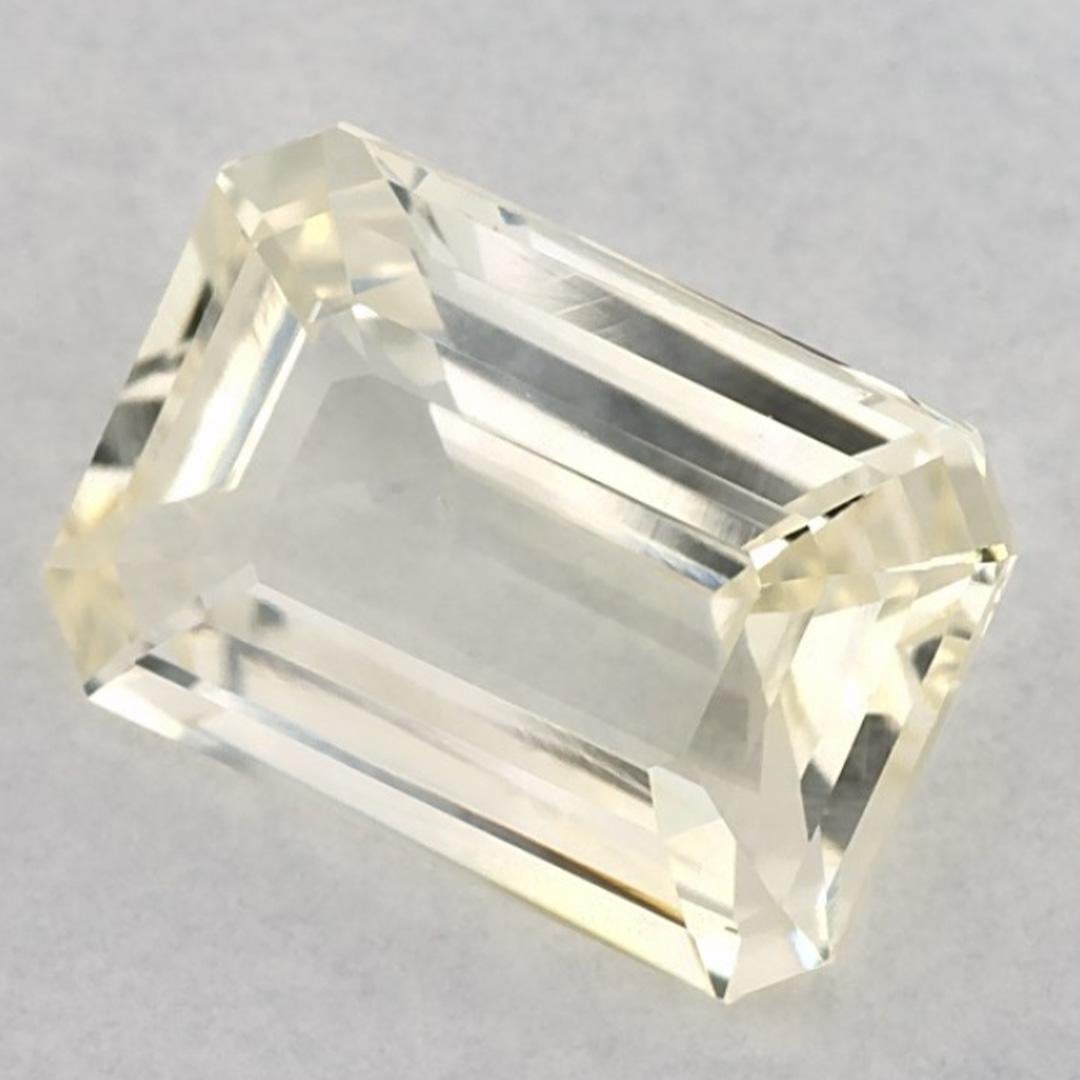 Questo zaffiro giallo naturale offre eleganza e raffinatezza. Con la sua ricca saturazione del colore e il taglio preciso, è il centro perfetto per un anello di fidanzamento o un design di gioielli di lusso.

Questo zaffiro proviene dallo Sri Lanka