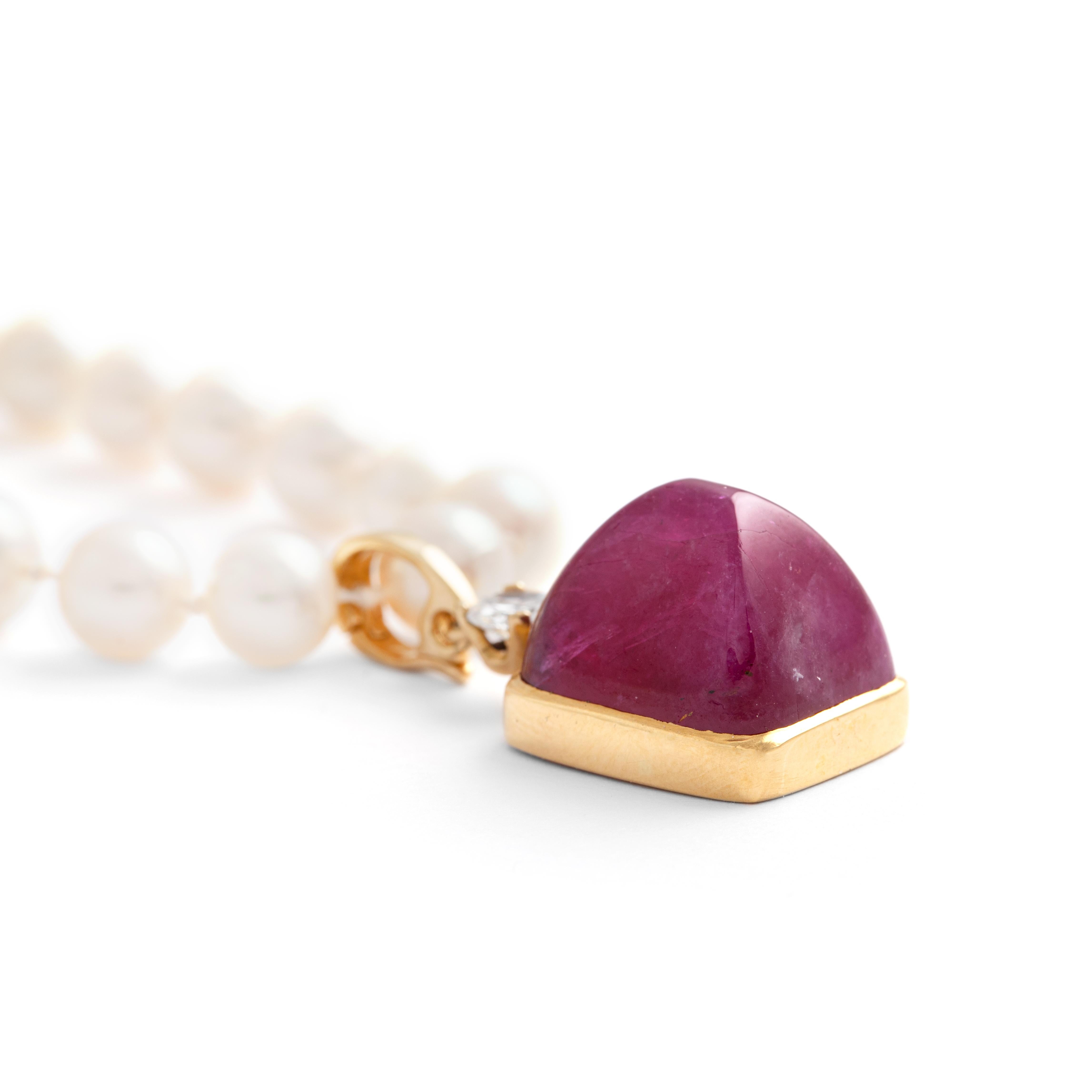Sugarloaf Cabochon 29.47 Carat Ruby and Pearl on Yellow Gold Necklace For Sale
