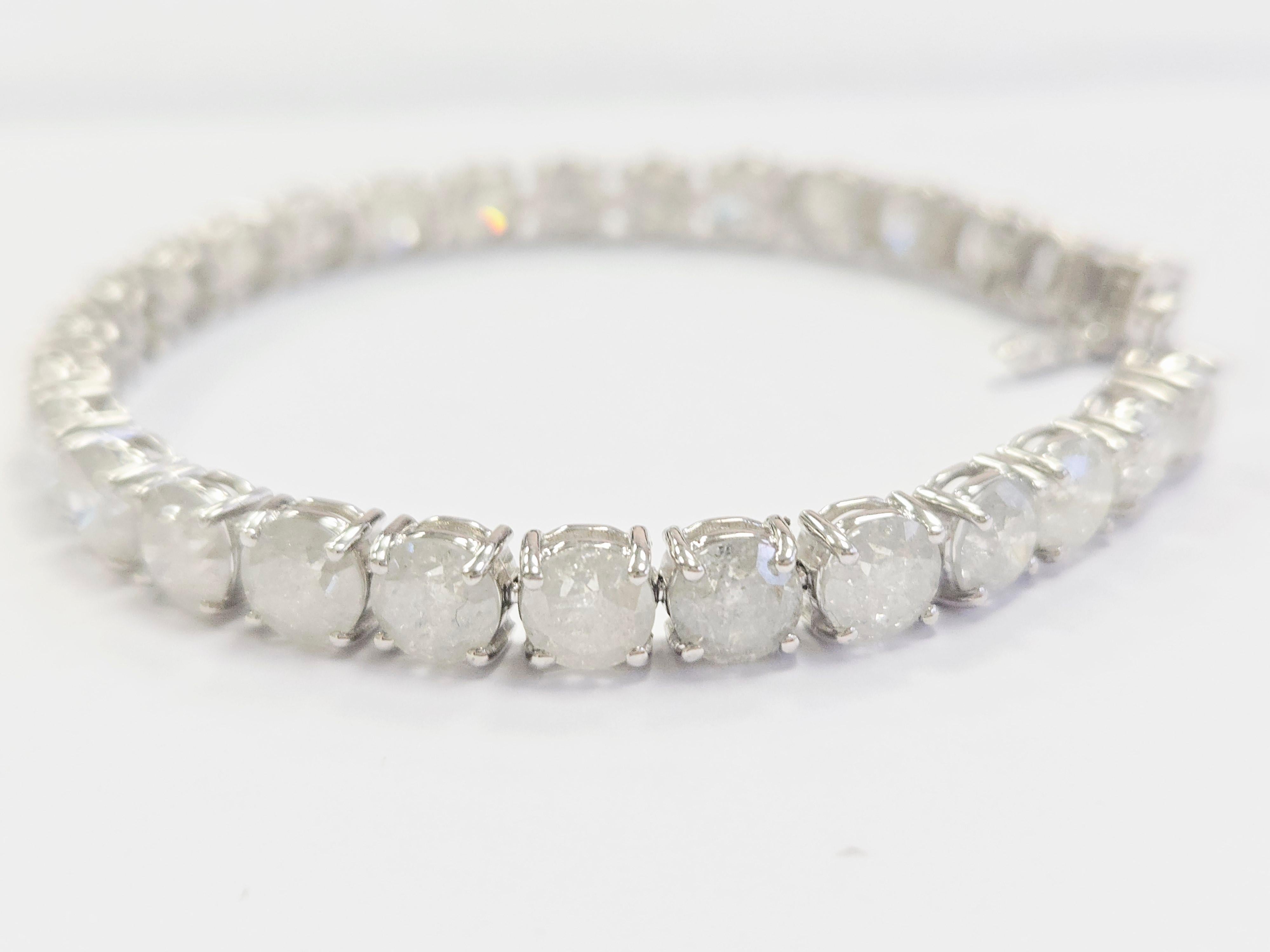 Contemporain 29.48 Carat Natural Diamond Tennis Bracelet 14 Karat White Gold en vente